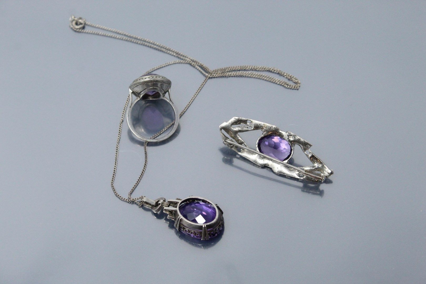 Null Silver and metal set with amethysts and marcasites (missing) consisting of &hellip;