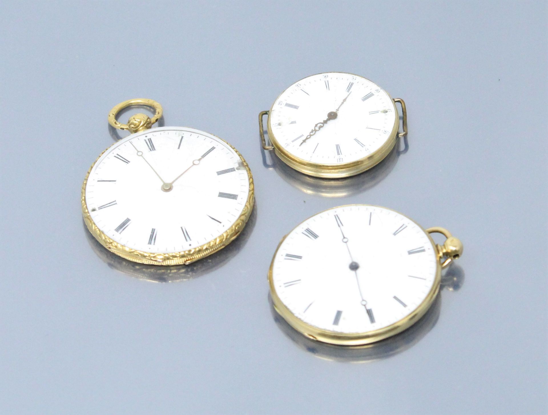 Null Lot of three 18k (750) yellow gold pocket watches.

Dials with white enamel&hellip;
