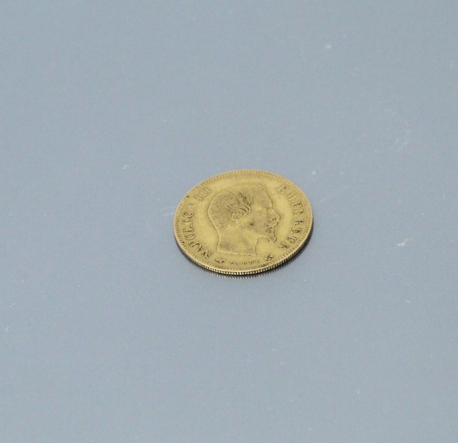 Null 10法郎拿破仑三世裸头黄金币(1857 A)

重量：3.20克。