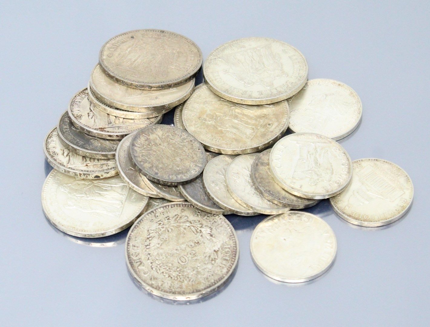 Null Lot von Silbermünzen, darunter : 

- 6 x 50 Francs Herkules 1976,1977x3, 19&hellip;