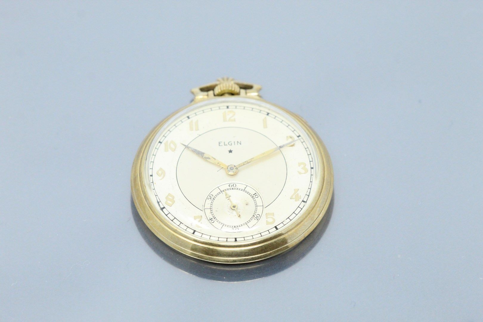 Null ELGIN

Reloj de bolsillo de metal dorado, esfera con fondo dorado, números &hellip;