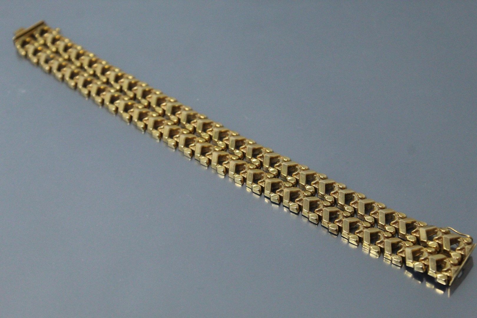 Null Bracelet or jaune 18k (750) à maille ajourée. 

Tour de poignet : 19 cm. - &hellip;