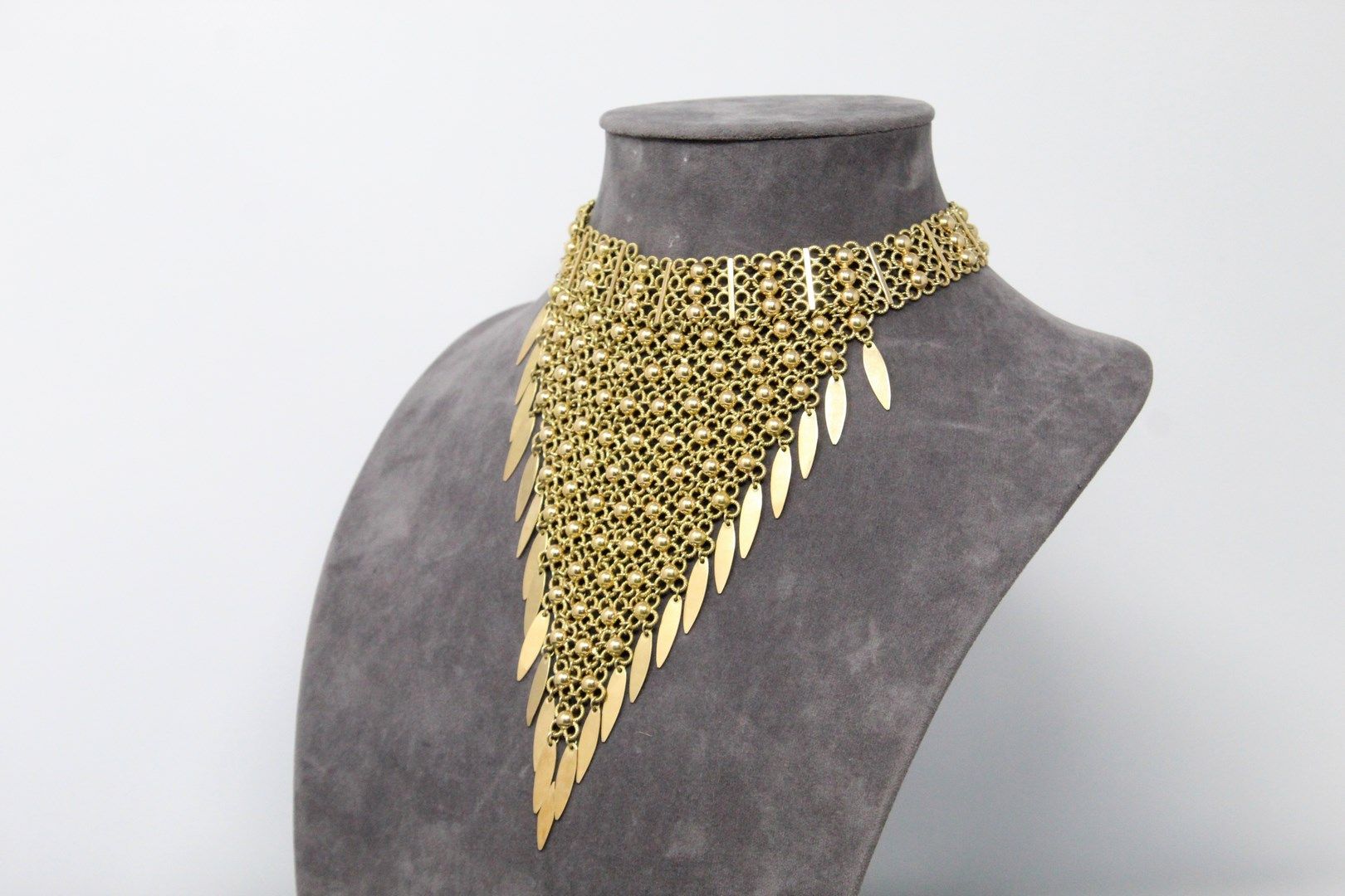 Null Collier en or jaune 18k (750) à maille ajourée.

Tour de cou : 38.5 cm. - P&hellip;