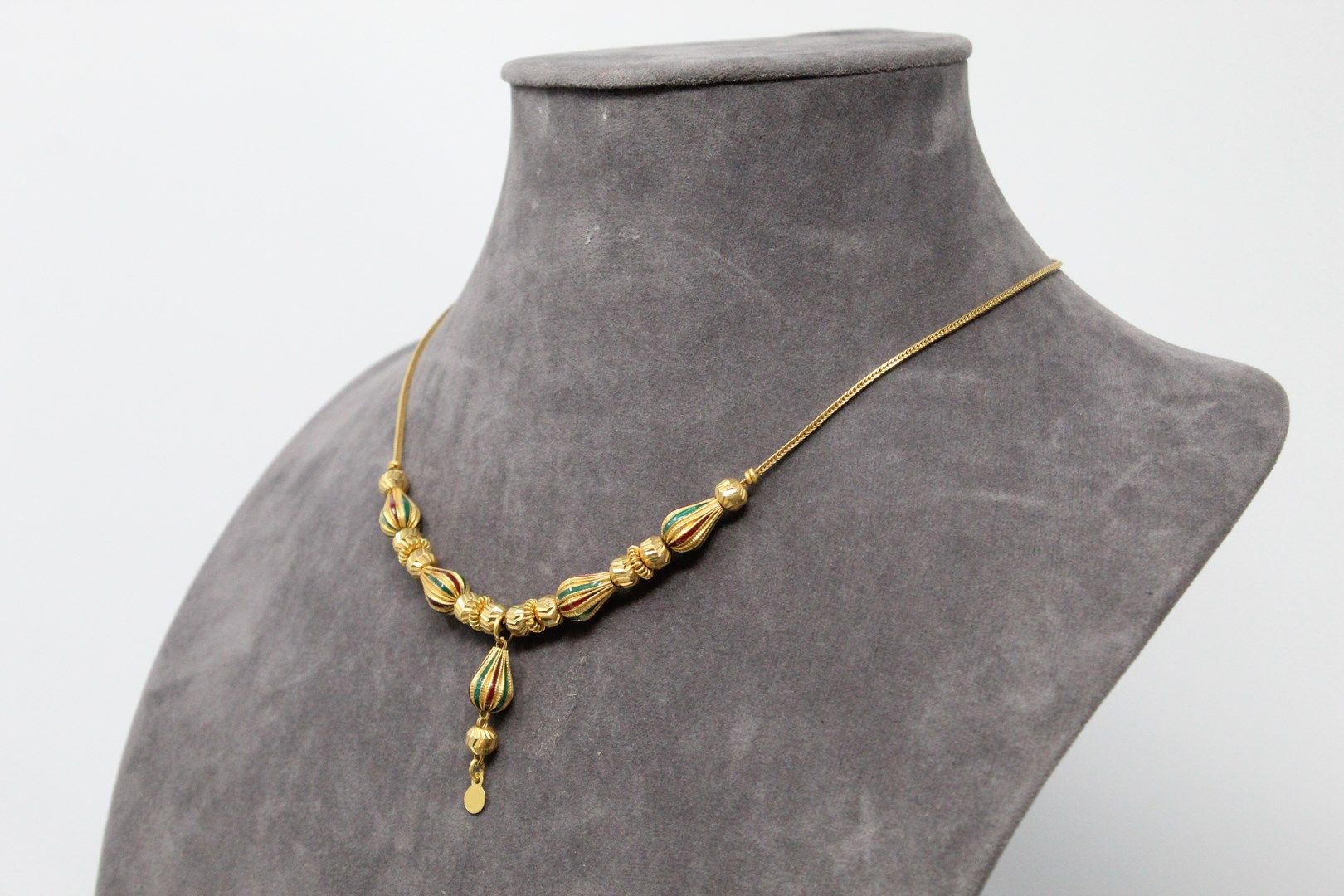 Null 18K (750) yellow gold necklace with alternating faceted and pear-shaped ele&hellip;