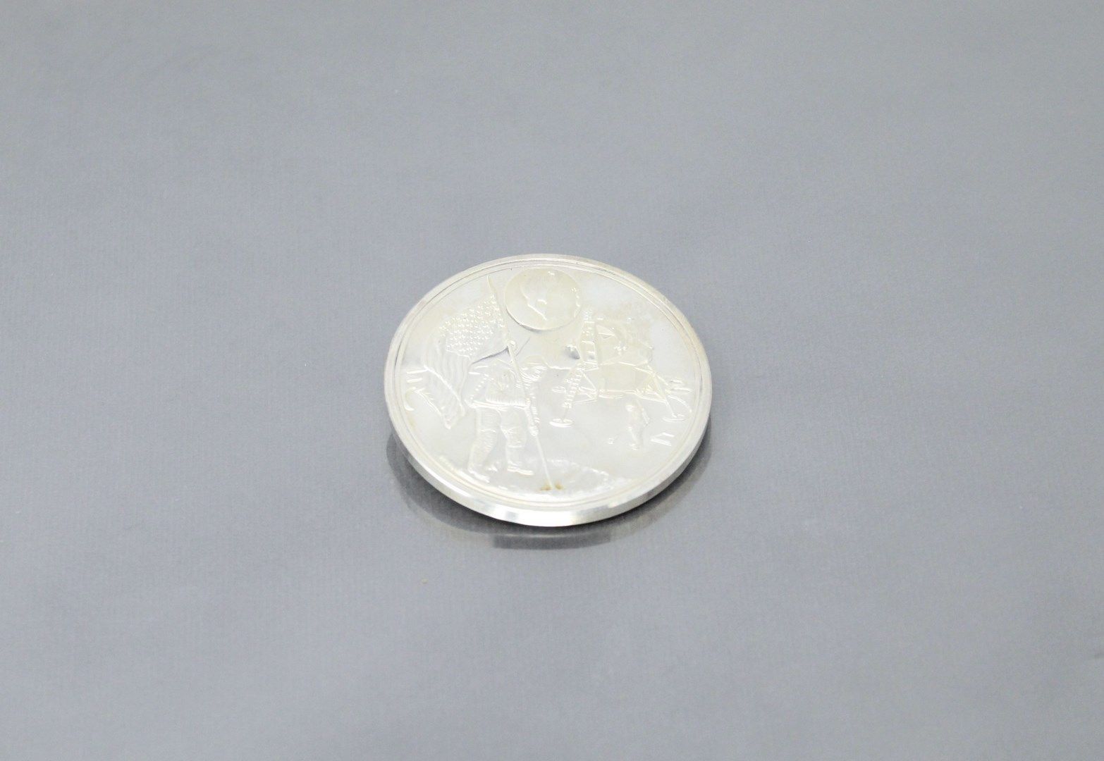 Null 
Commemorative coin of the Apollo 11 mission in silver (999)




Obverse: L&hellip;