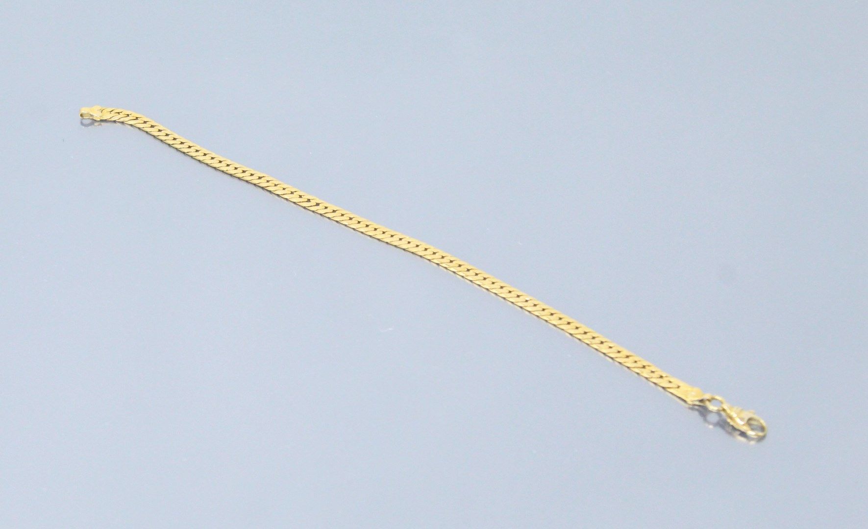 Null Bracelet en or jaune 18k (750) à maille anglaise.

Poinçon tête d'aigle. 

&hellip;