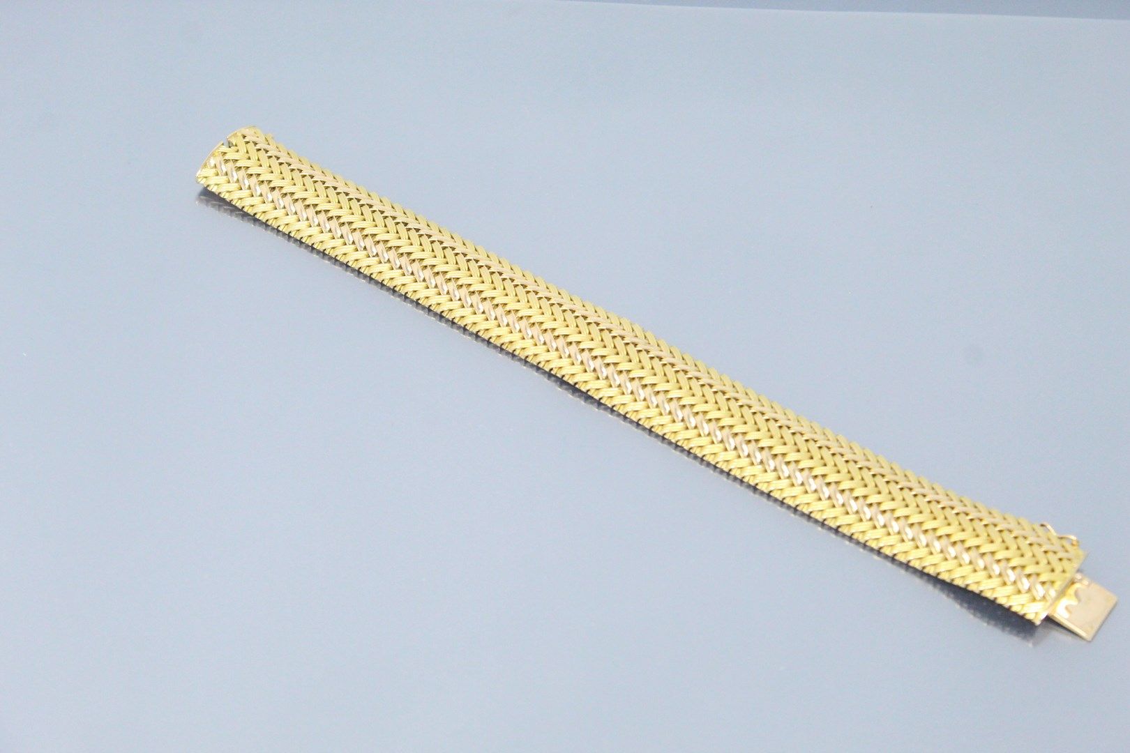 Null Yellow and pink gold bracelet 18k (750). 

Hallmark of the master. 

Rhinoc&hellip;