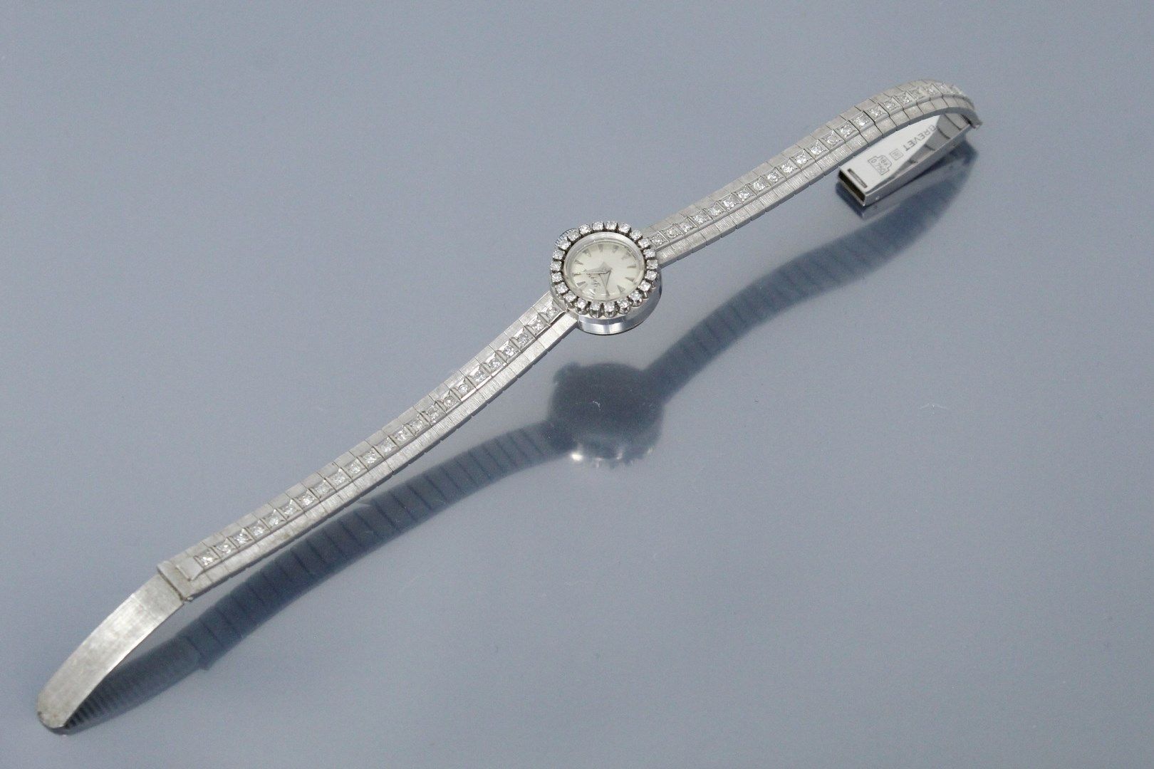 Null LUGRAN 

Ladies' wristwatch, round case in 18k (750) white gold, cream dial&hellip;