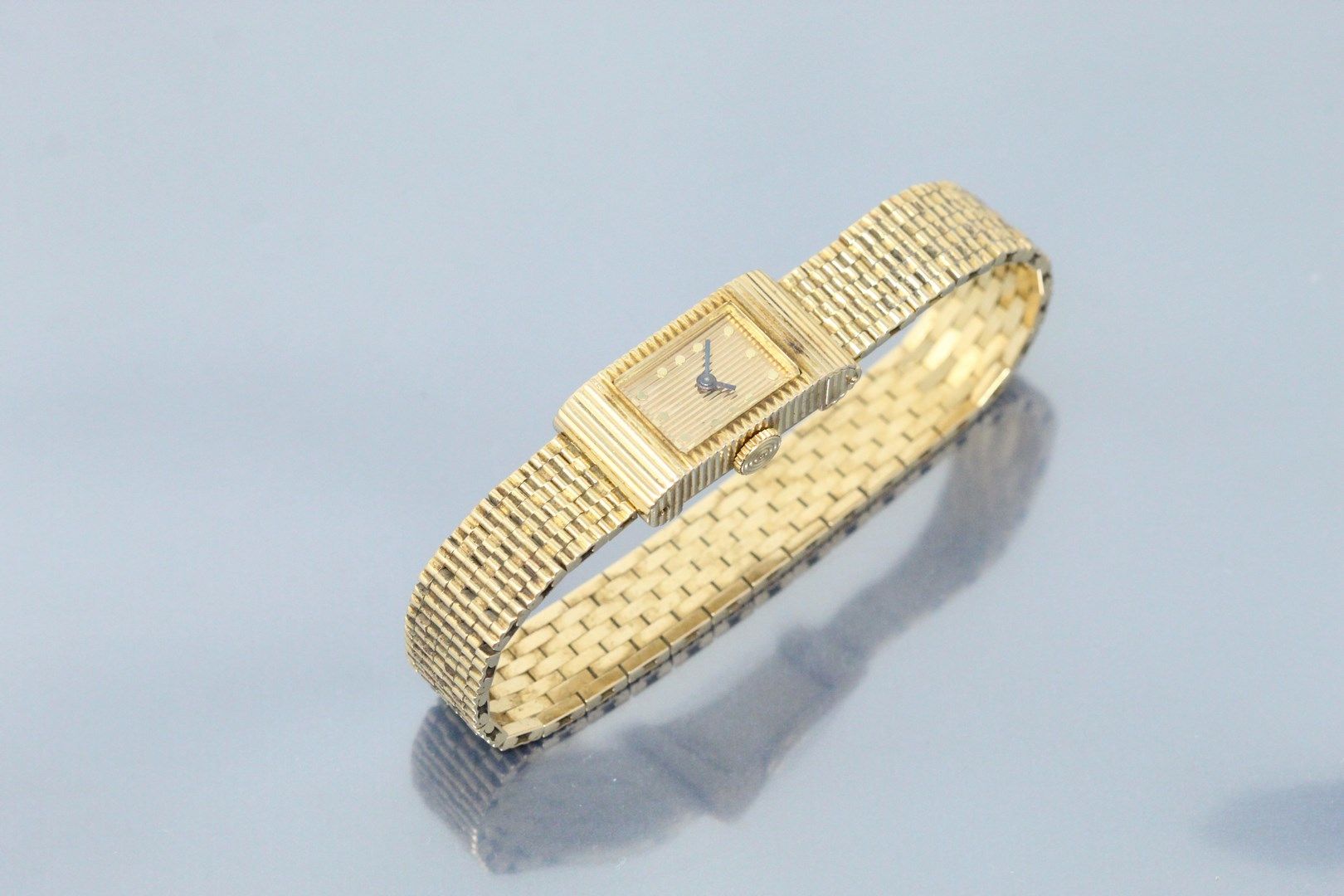Null BOUCHERON

Reloj de pulsera de señora en oro de 18 quilates (750). Caja con&hellip;