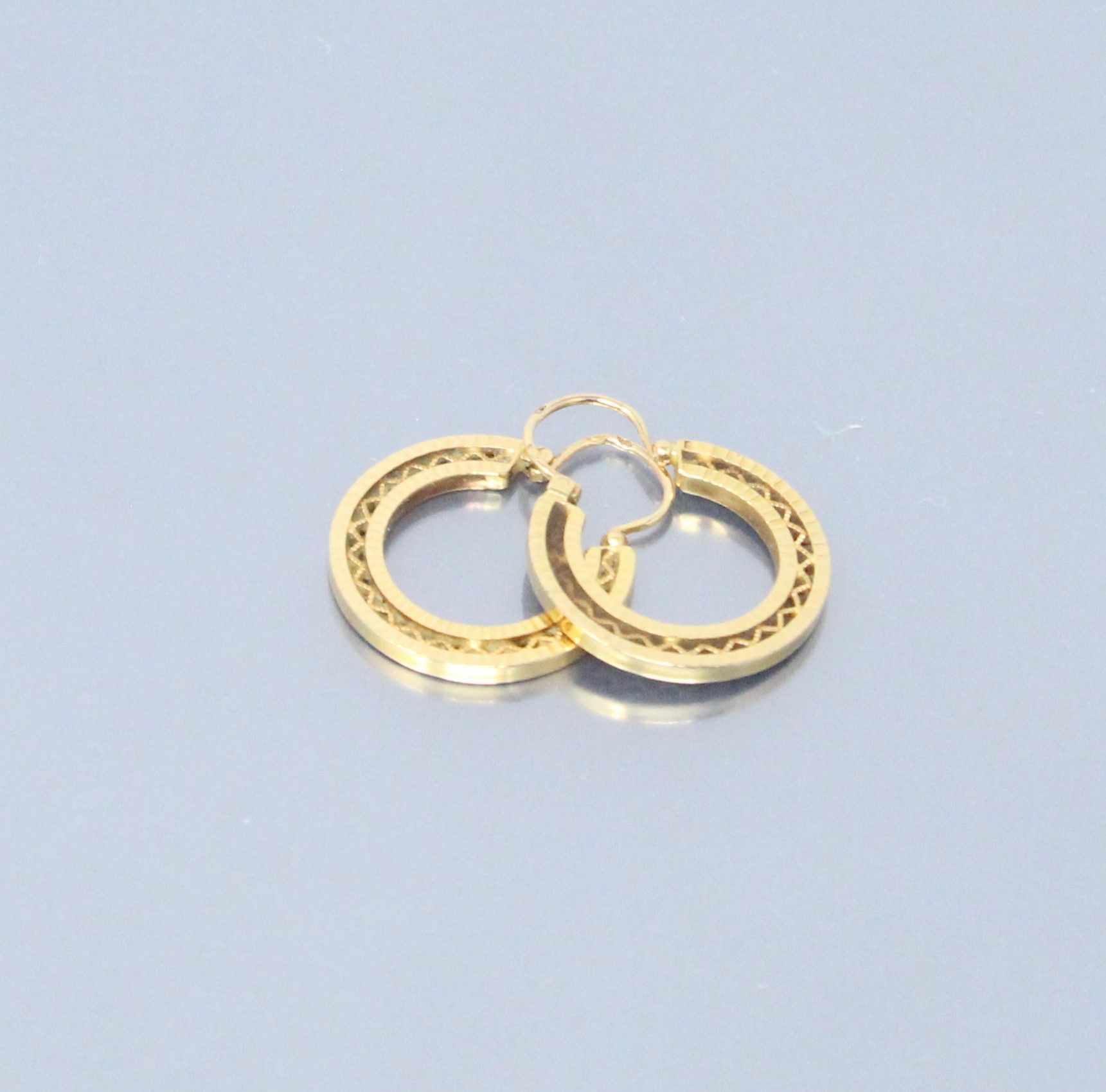 Null Coppia di orecchini in oro giallo 18k (750). 

Peso: 3,29 g.