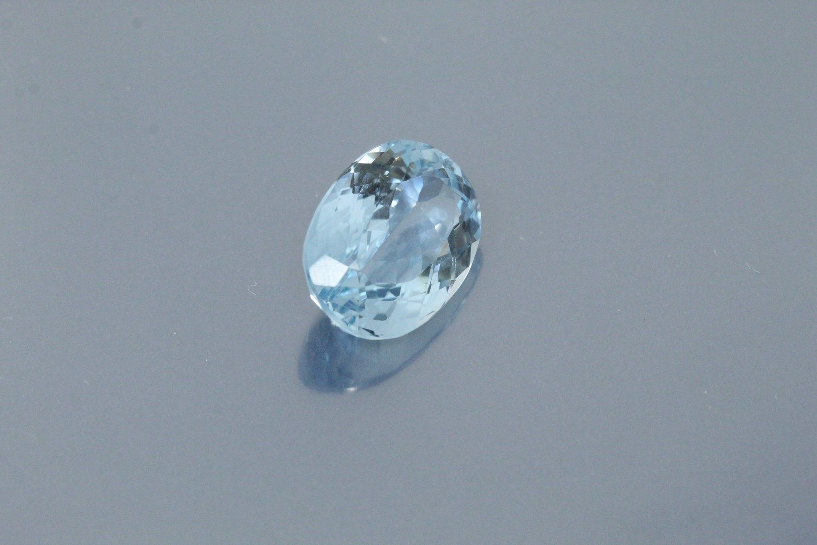 Null Oval topaz on paper. 

Weight : 23.36 cts.