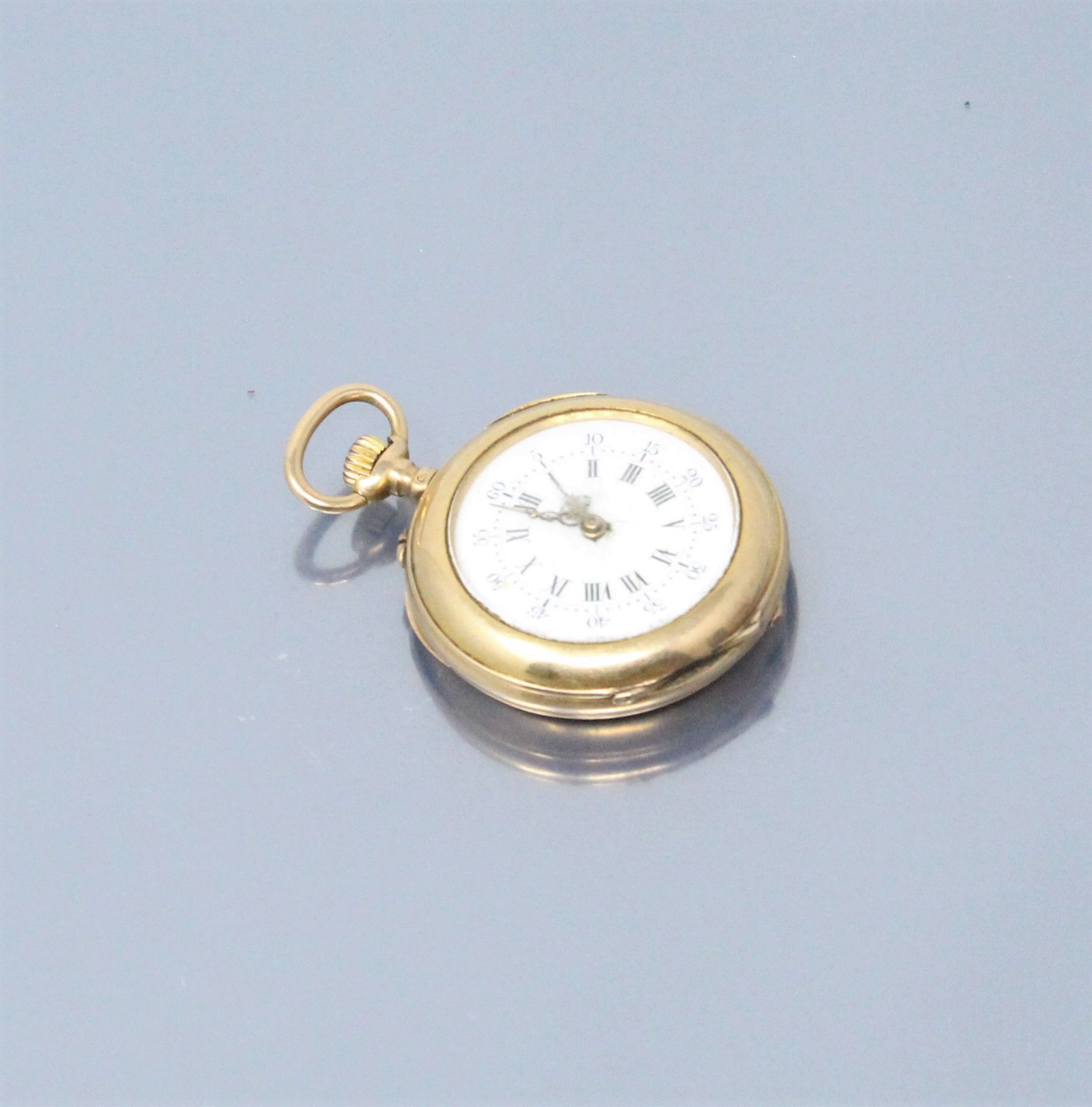 Null 18K（750）黄金领表，白色珐琅表盘，罗马数字小时和阿拉伯数字秒。丝绸手和扭索纹碗的两侧有一个带图案的卡口。

直径：30毫米。- 毛重：24.72&hellip;