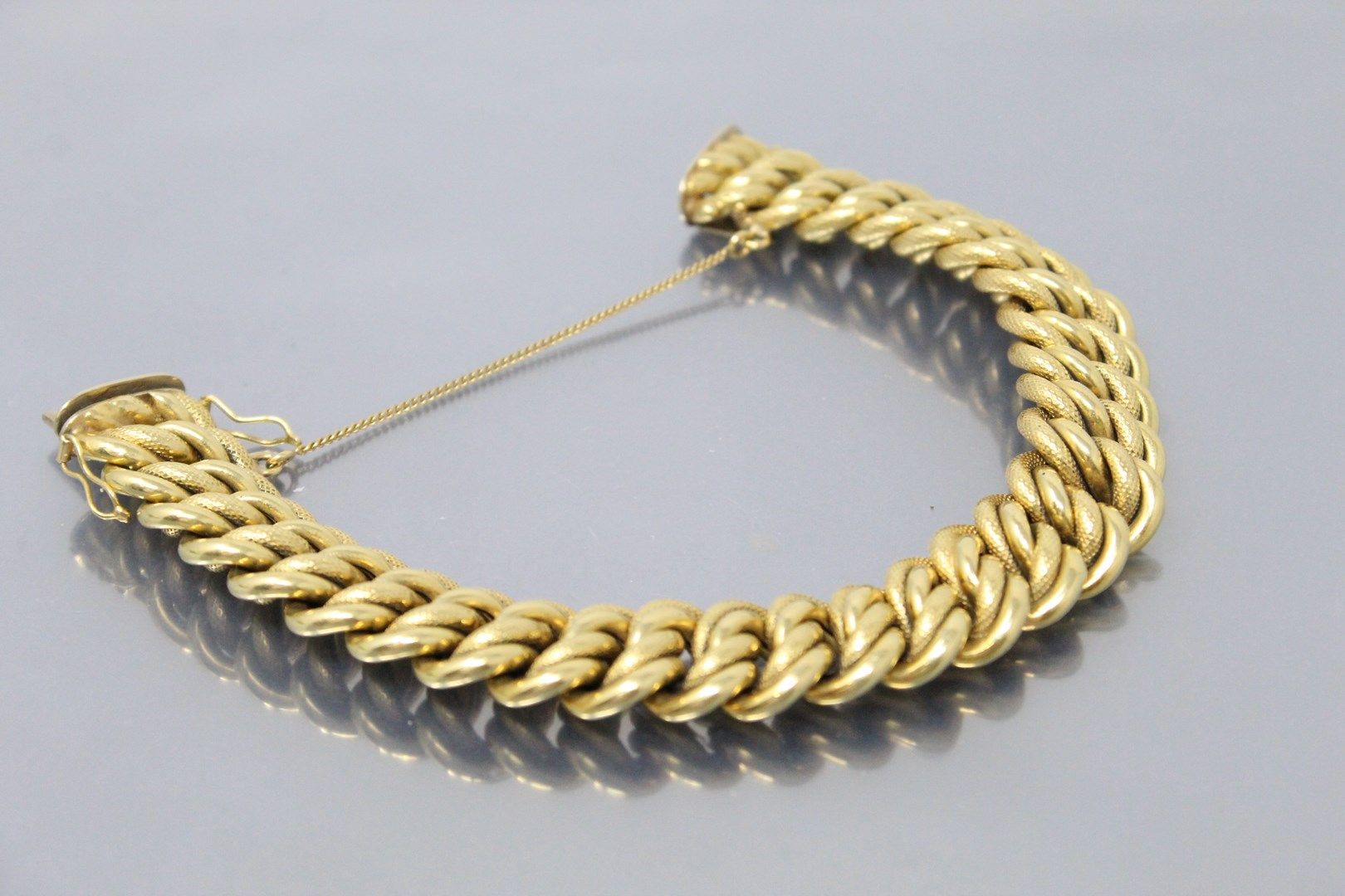 Null Pulsera de oro amarillo de 18 quilates (750).

Cadena de seguridad.

Tamaño&hellip;