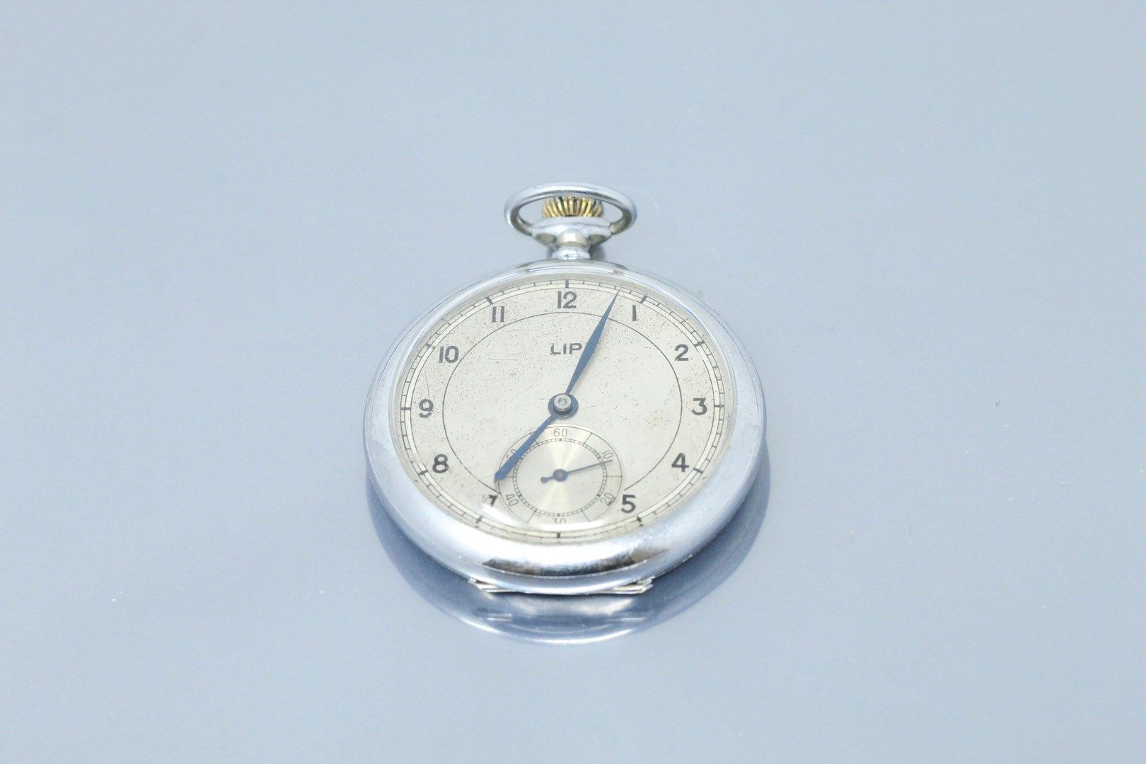 Null LIP

Reloj de bolsillo de metal plateado, esfera con fondo plateado, número&hellip;
