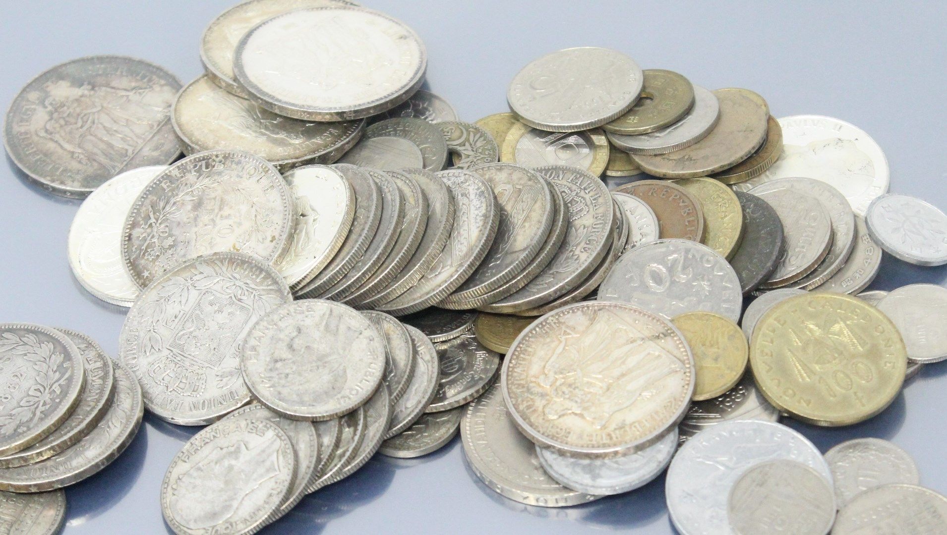 Null 
Lot de pièces en argent comprenant :




- 100 francs statue de la liberté&hellip;