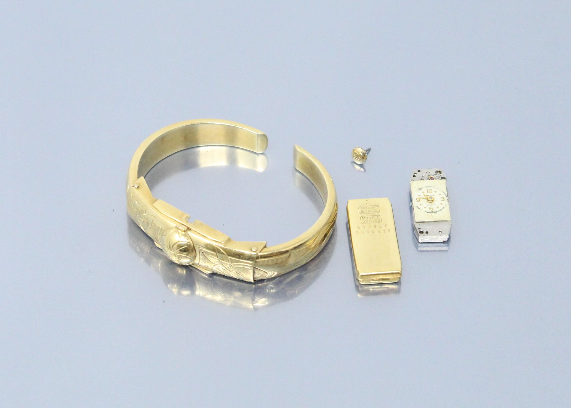 Null Ernest BOREL

Damenarmbanduhr mit Geheimnis aus 18K (750) Gelbgold. Das Arm&hellip;