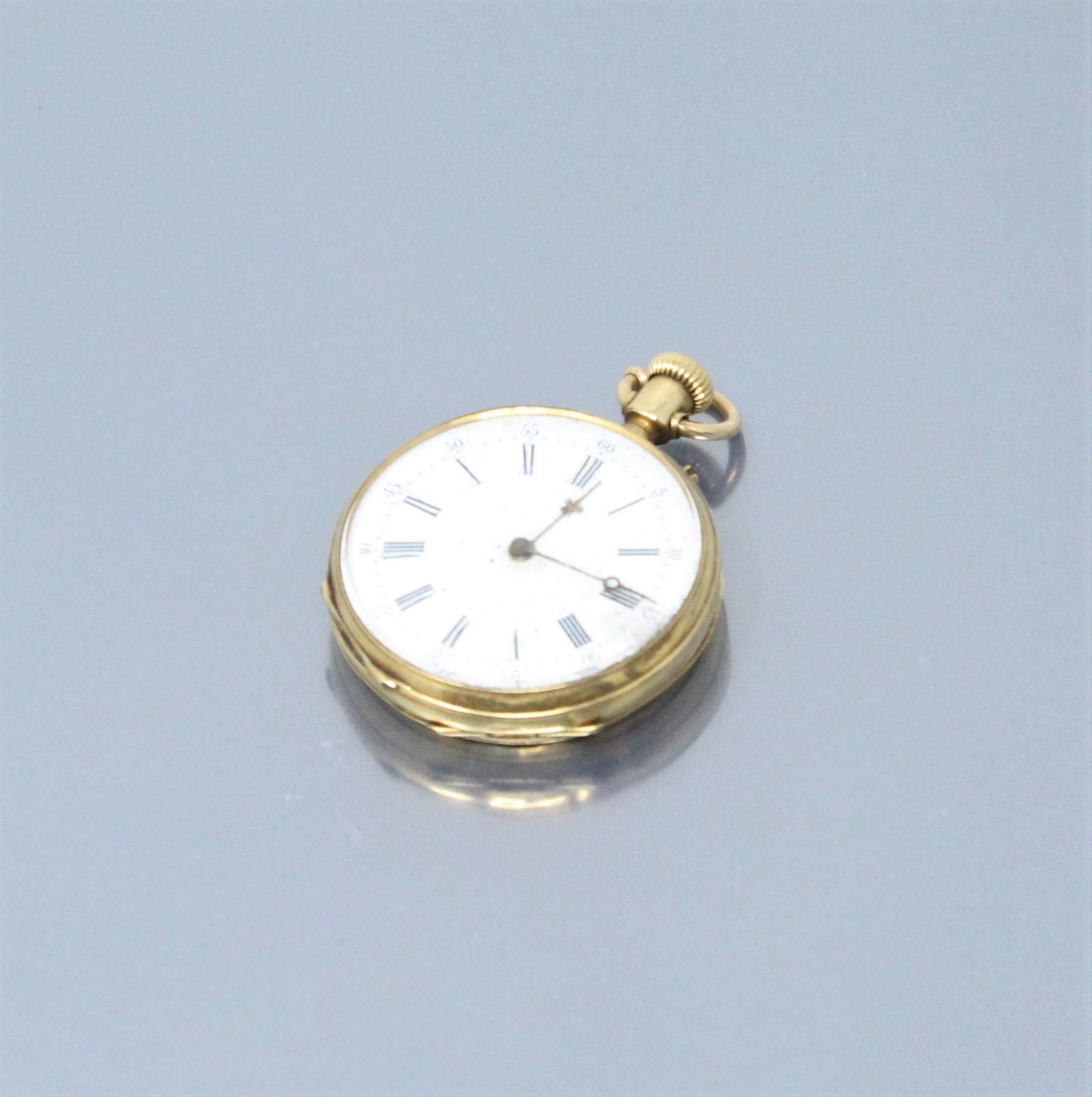 Null Uhr aus 18k (750) Gelbgold mit weißem Zifferblatt. Römische Ziffern für die&hellip;