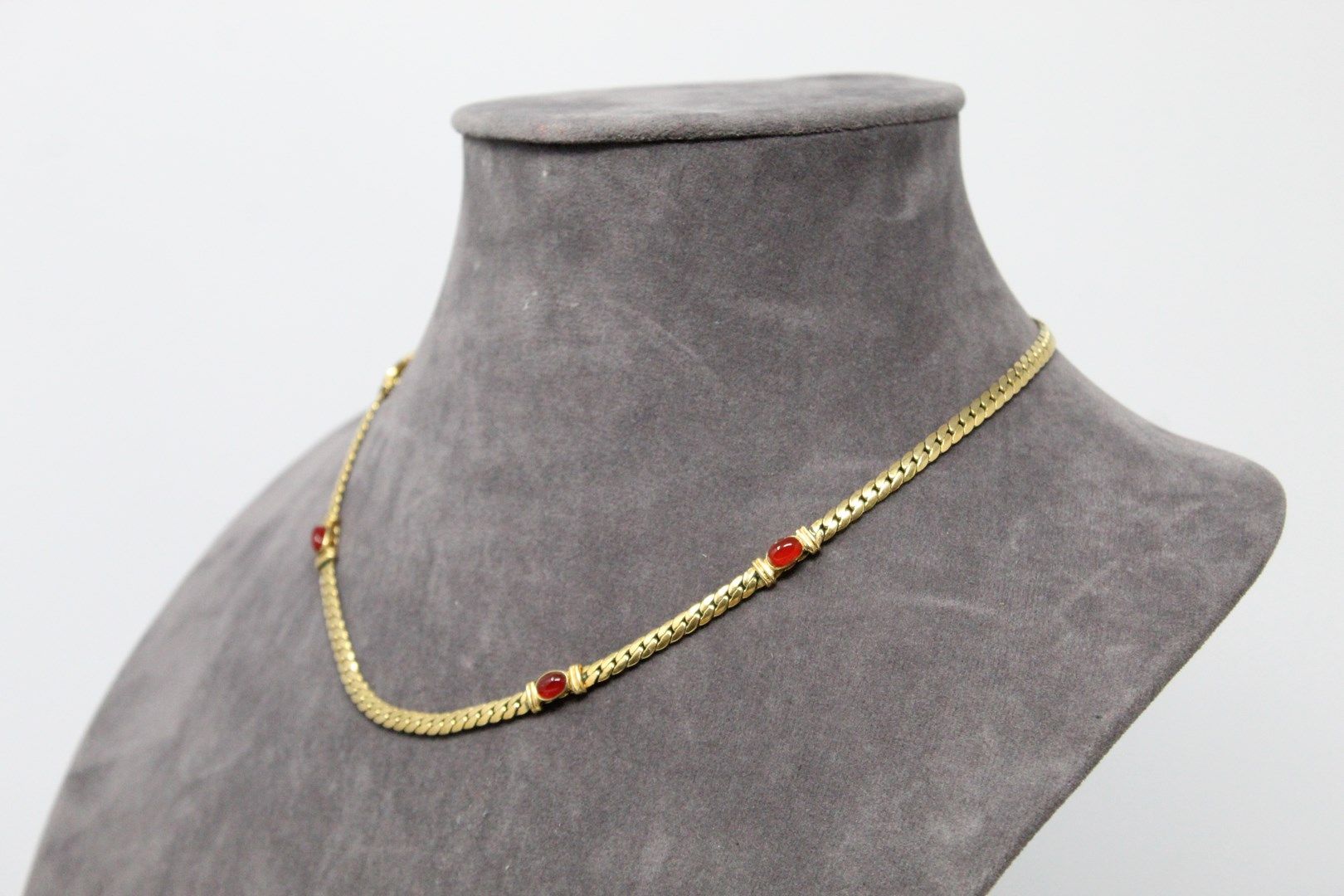 Null Halskette aus 18k (750) Gelbgold mit englischem Netz und Karneol-Cabochon (&hellip;