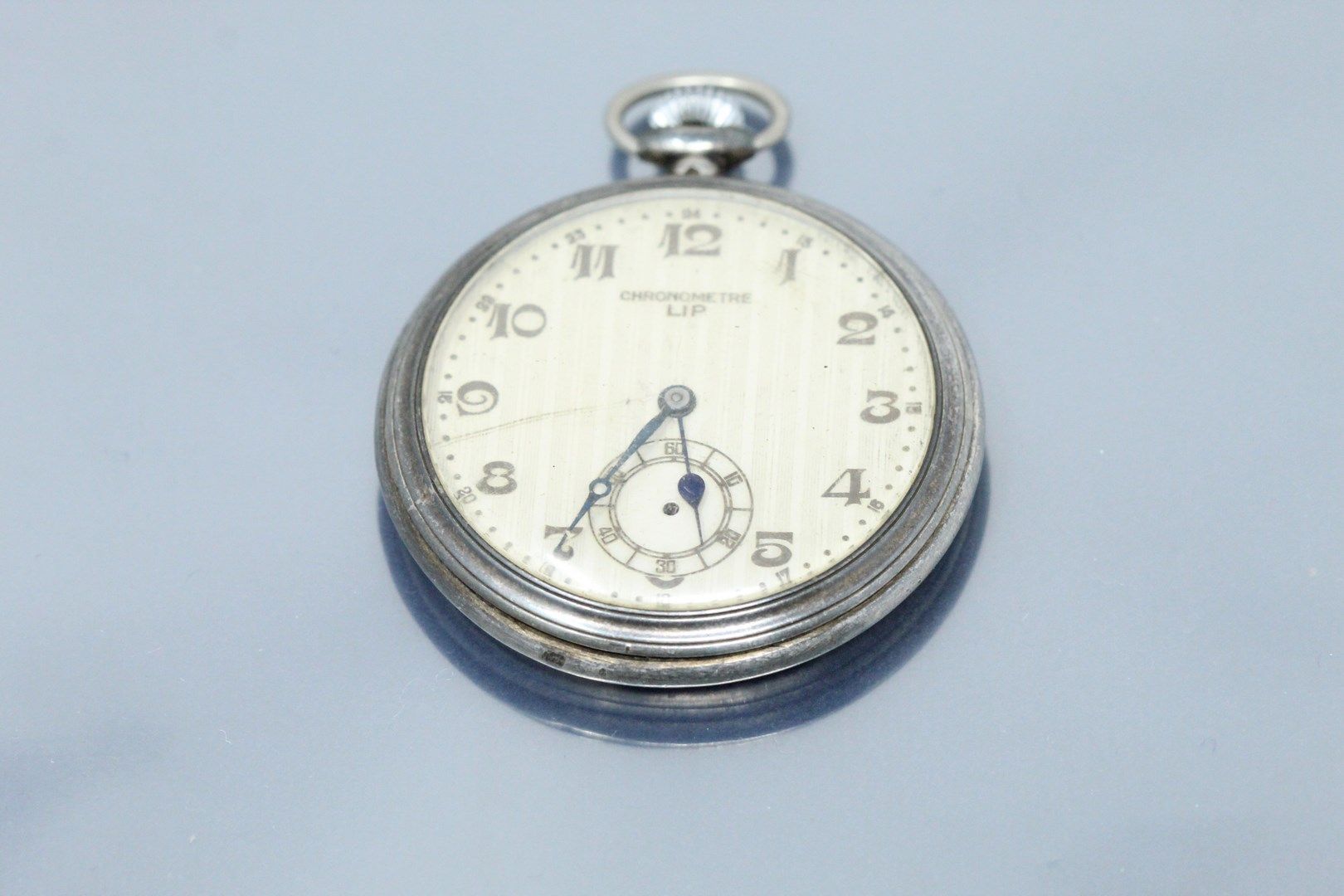Null LIP

Cronometro in argento LIP, quadrante con sfondo dorato, numeri arabi p&hellip;