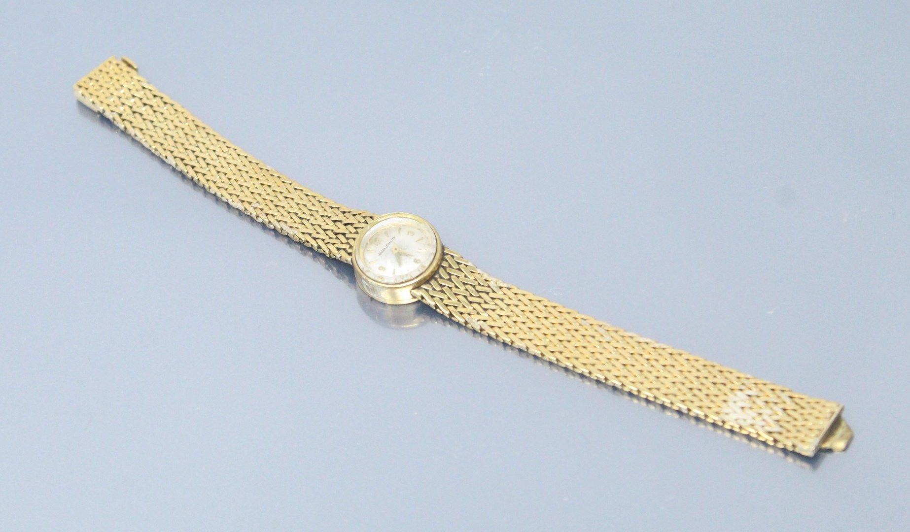 Null JAEGER LE COULTRE

Montre bracelet de dame en or jaune 18k (750), boîte ron&hellip;