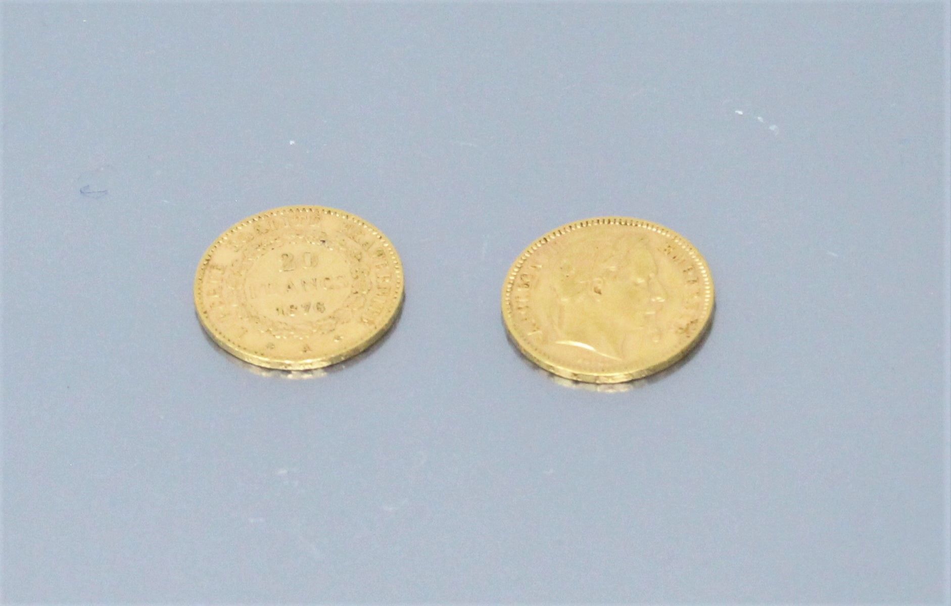 Null 一批两枚金币，包括:

- 1 x 20法郎拿破仑三世光头（1862年A）。

- 1个20法郎的精灵(1876 A)

VG到TTB。

重量：12&hellip;