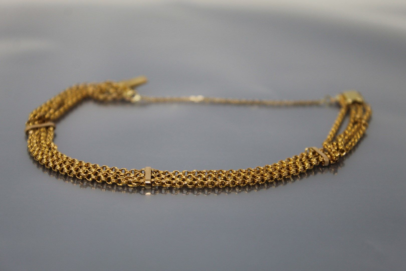 Null 
18k (750) yellow gold bracelet with four rows of forçat stitches.





Wri&hellip;