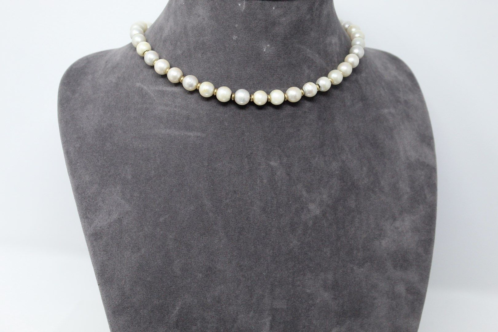 Null Halskette aus 18k (750) Gelbgold und Perlen. 

Länge des Halses: 41 cm. - B&hellip;