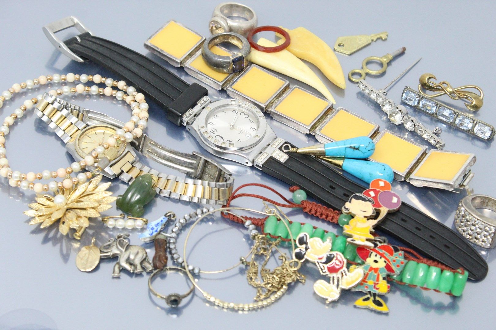 Null Lot of fancy jewelry including rings, watch bracelet, brooches, etc..