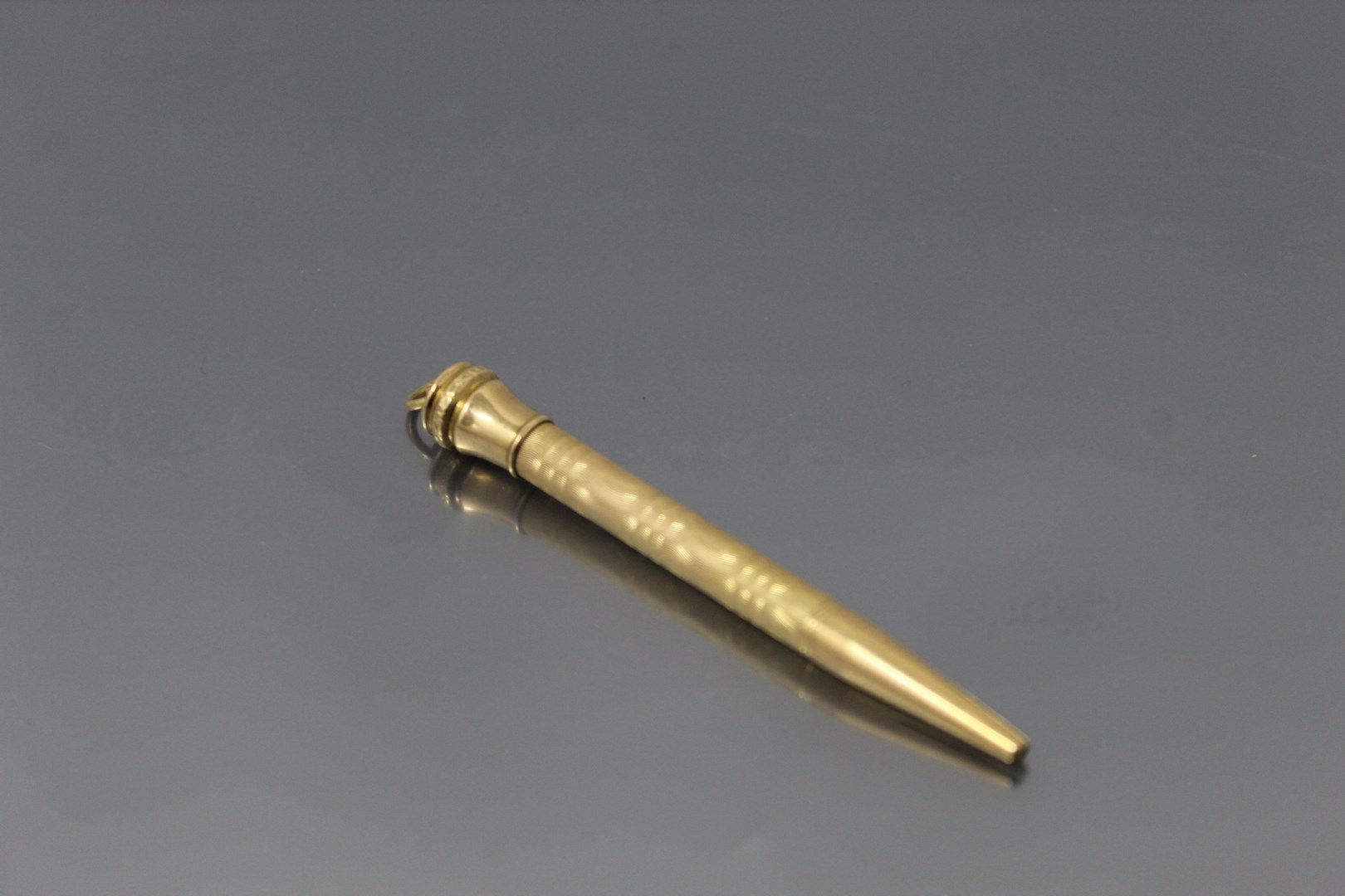 Null Mechanical pencil in 18k (750) yellow gold.

Gross weight: 5.70 g.