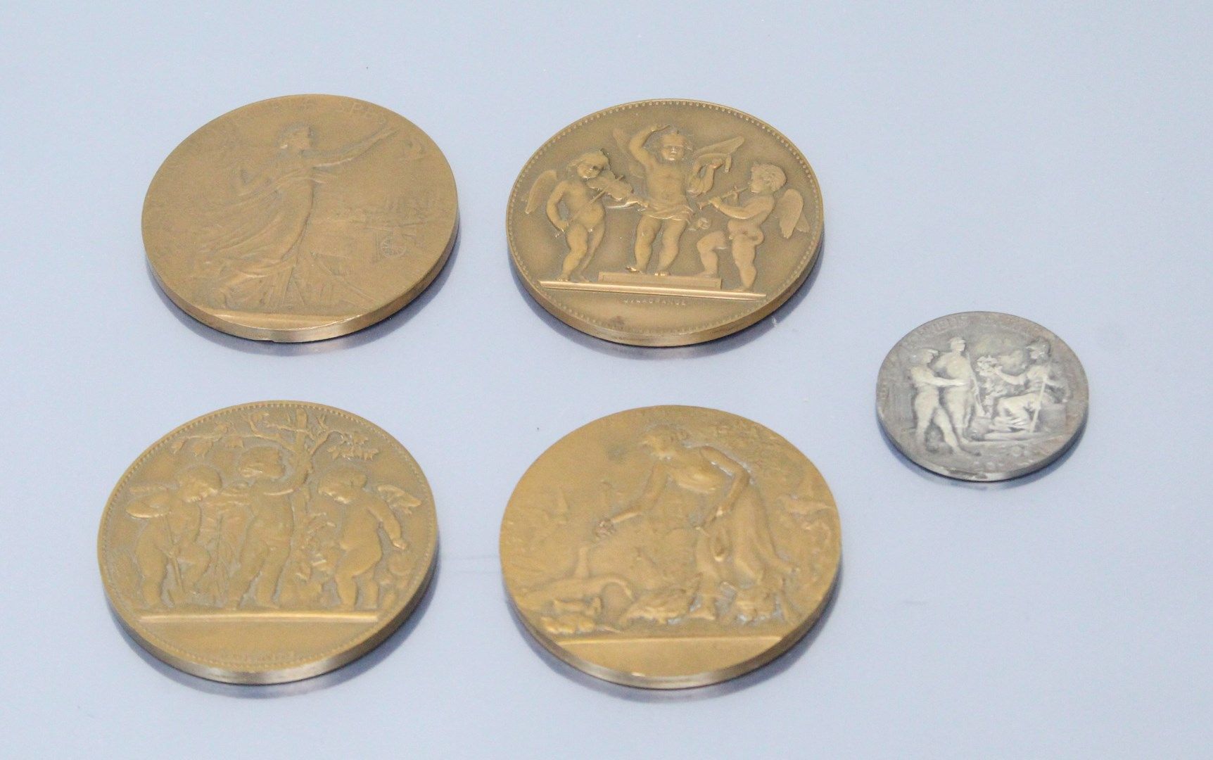 Null Quattro medaglie da tavola in bronzo offerte da Pierre Schneiter deputato d&hellip;
