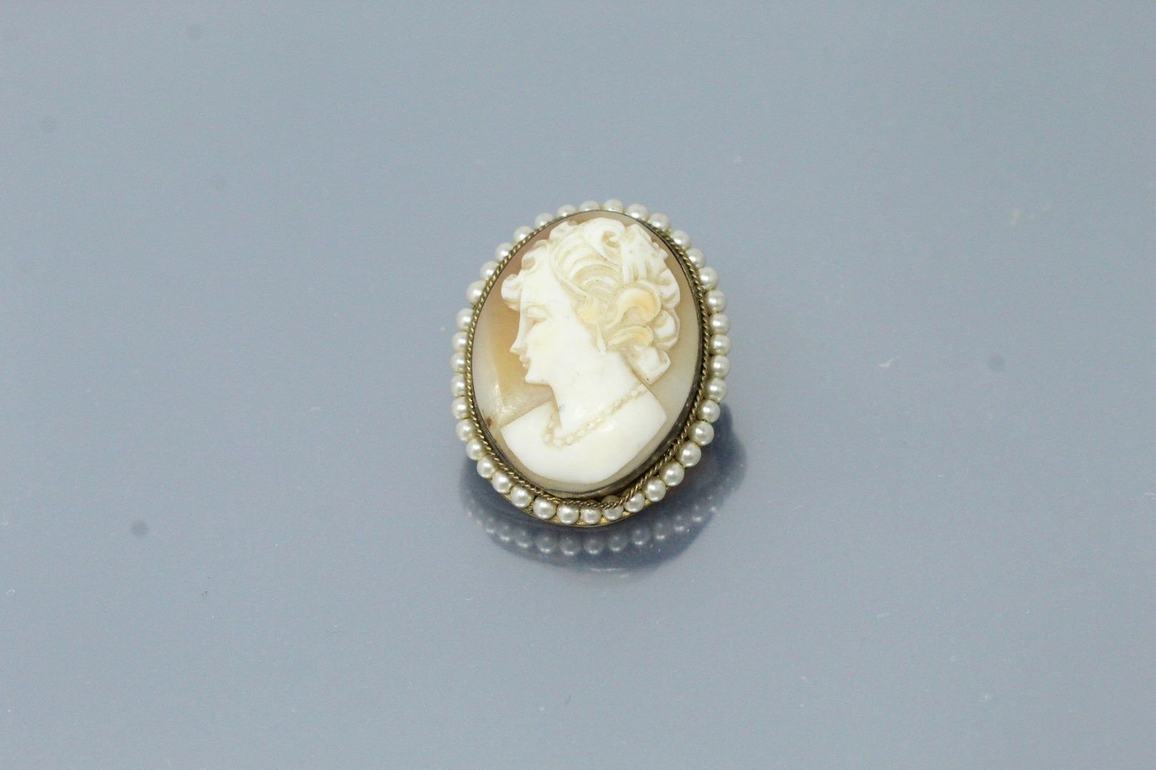 Null Shell cameo showing a left female profile in a frame of pearls, metal mount&hellip;