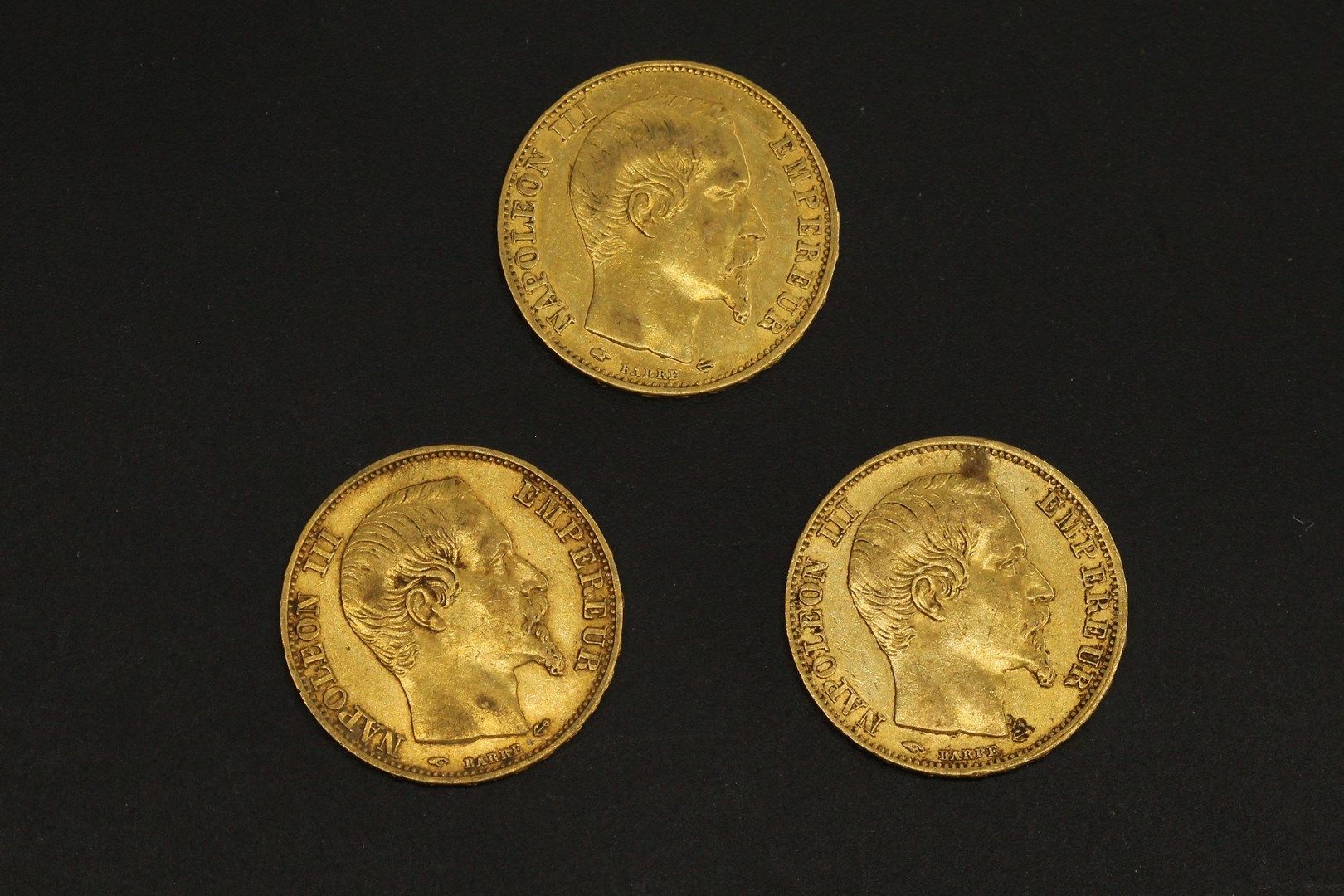 Null 三枚20法郎的金币，拿破仑三世赤膊上阵。

1858 A (x3).



A : 巴黎研讨会。



重量：19.30克。