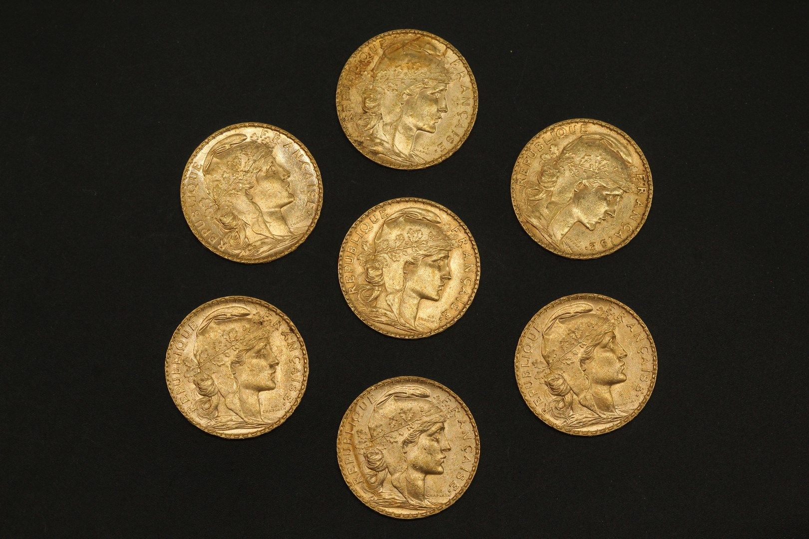 Null 七枚20法郎的金币Coq 1904。

1904 (x7).



重量：45.10克 - VG至VG。