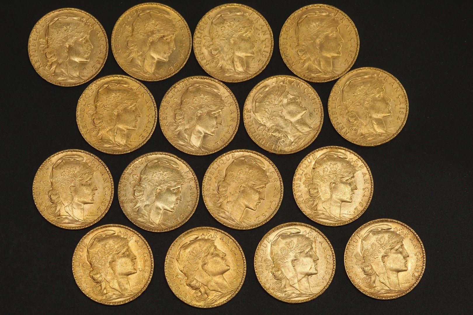 Null Seize pièces en or de 20 francs Coq 1906.

1906 (x16).



Poids : 103.20 g &hellip;