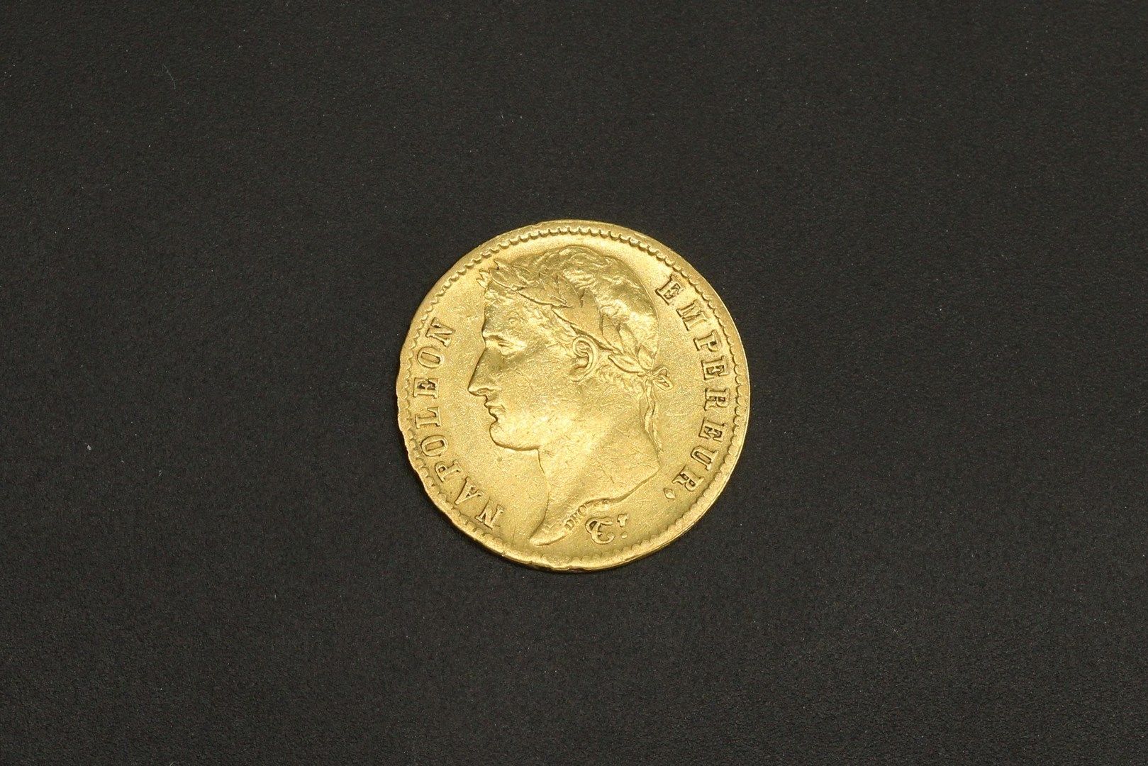 Null 20法郎拿破仑头像桂冠金币，法兰西帝国1810年。

1810 A（x1）。



正面：拿破仑一世的笑脸，颈部边缘有Droz的签名；下面是Tr.的草&hellip;