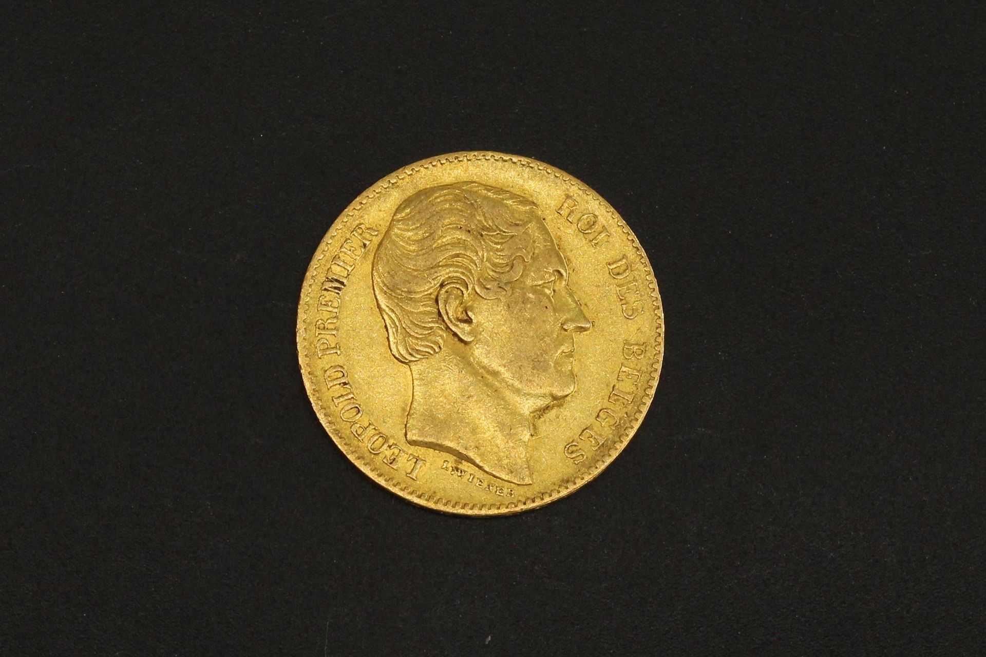 Null Belgische 20-Franken-Goldmünze Leopold I. Mit freiem Oberkörper.

1865 (x1)&hellip;