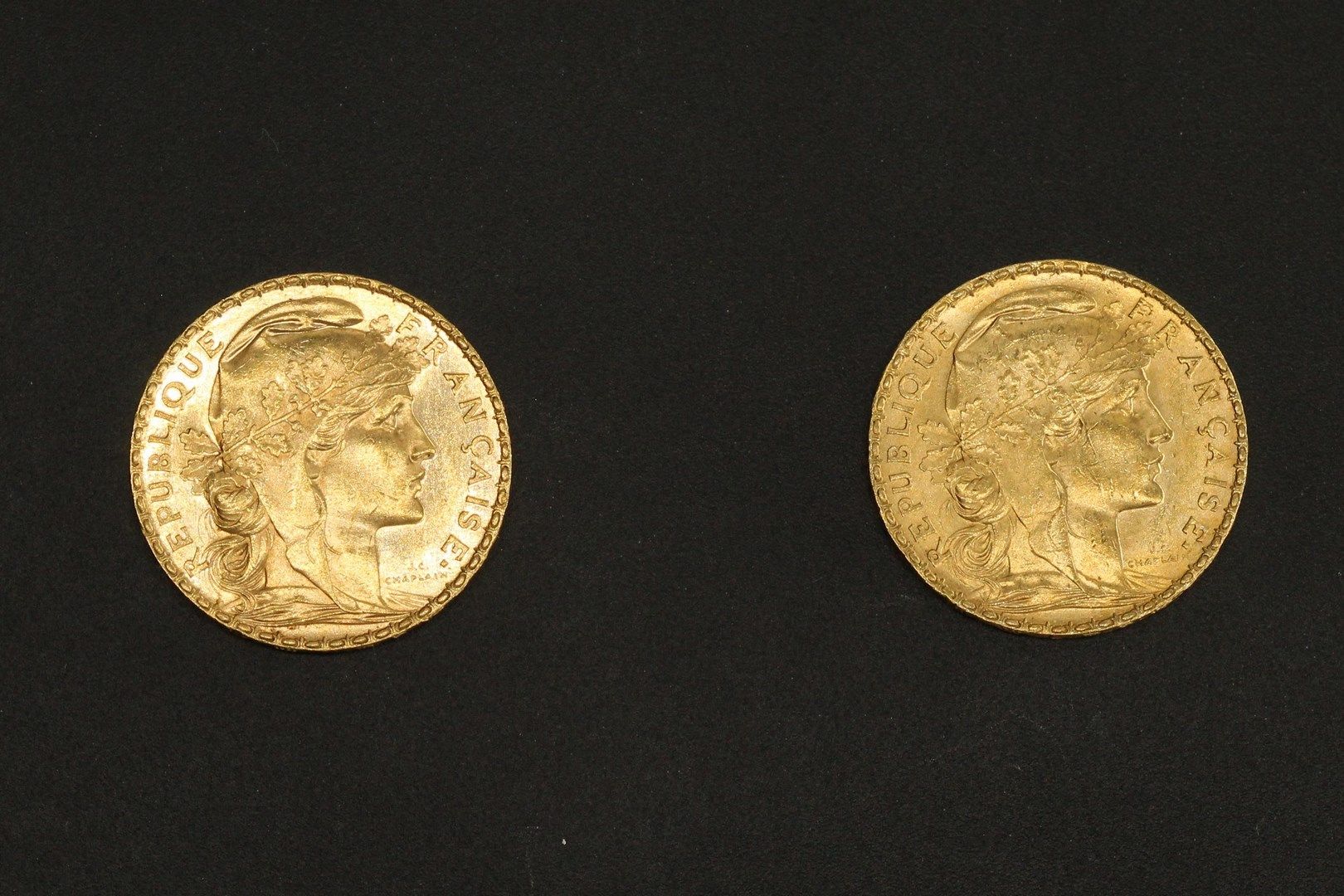 Null Deux pièces en or de 20 francs Coq 1902.

1902 (x2).



Poids : 12.90 g - T&hellip;