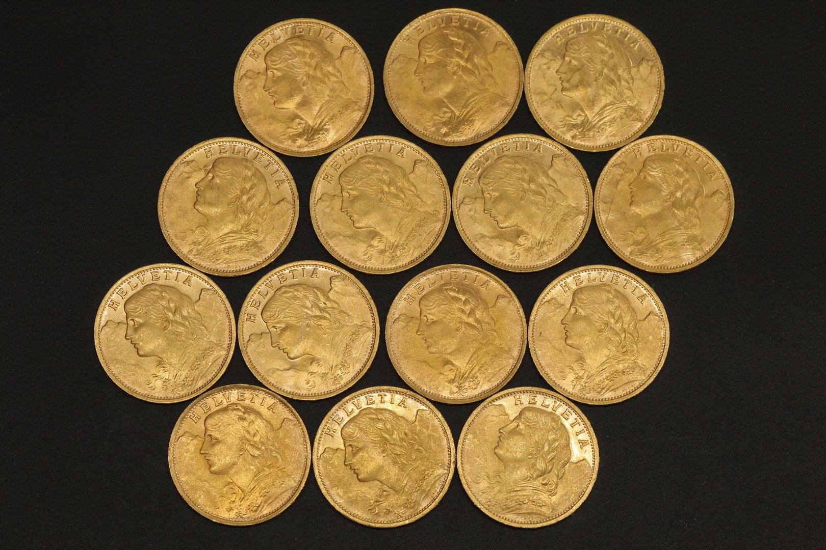 Null Quatorze pièces en or de 20 francs suisses Vreneli.

1935 B (x20).



Poids&hellip;