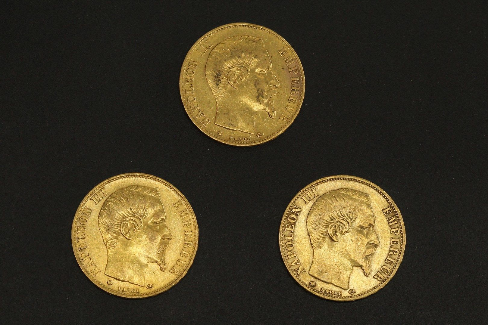 Null Tres monedas de oro de 20 francos de Napoleón III con la cabeza descubierta&hellip;