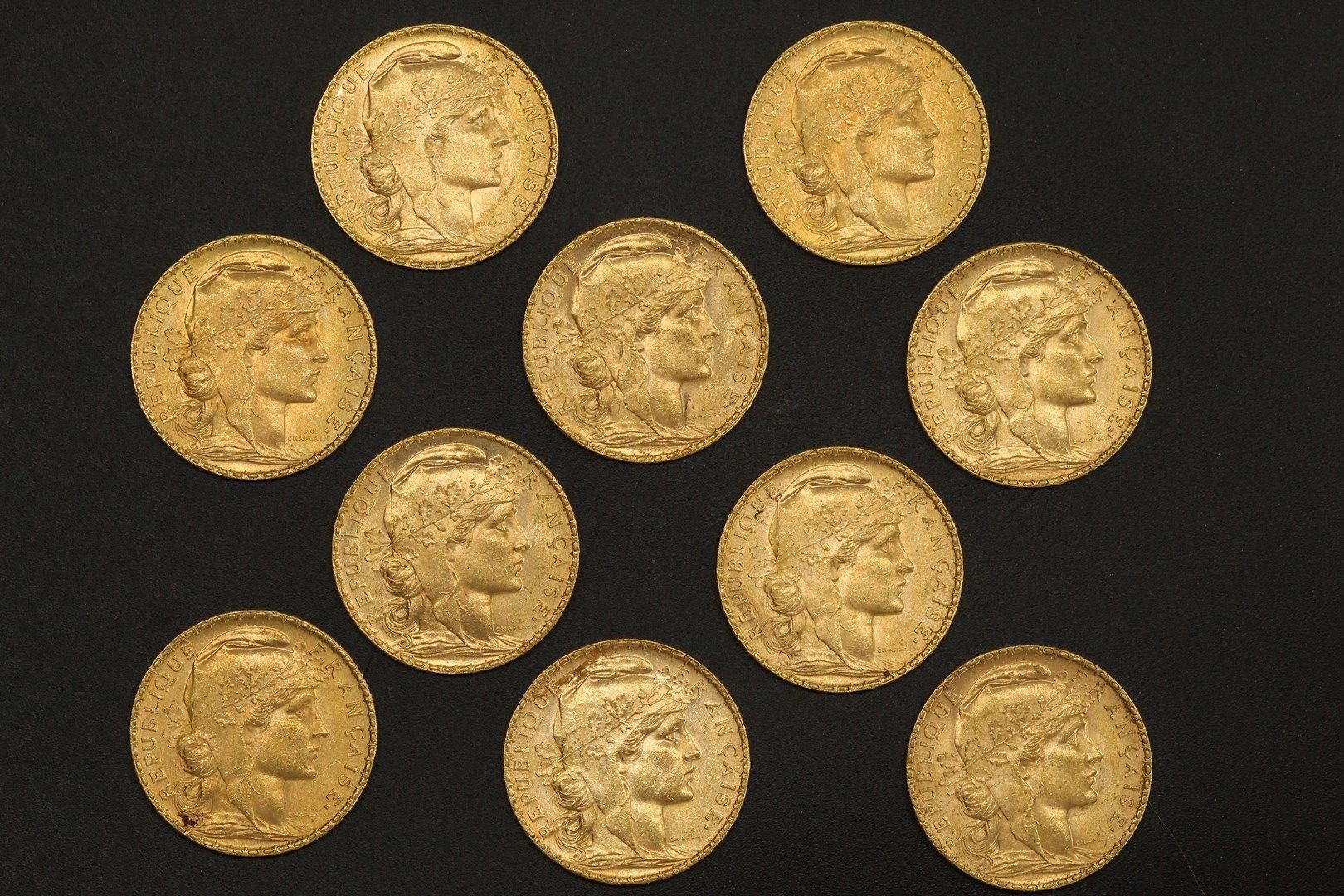 Null Dix pièces en or de 20 francs Coq 1906.

1906 (x10).



Poids : 64.50 g - T&hellip;