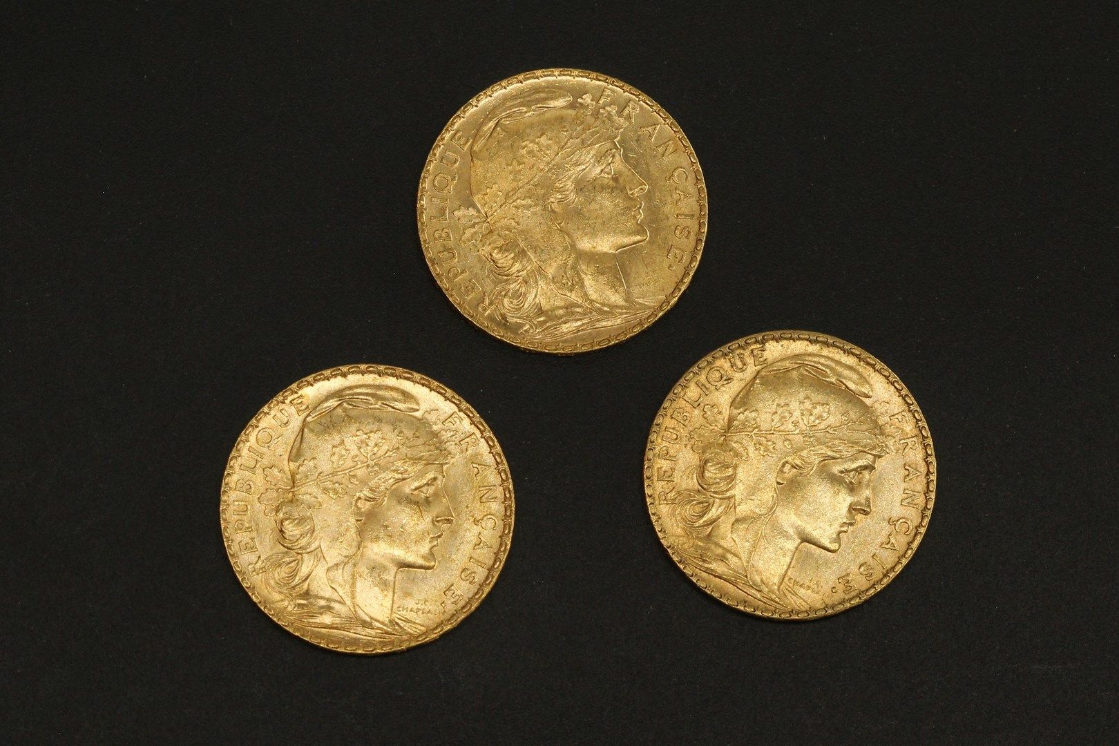 Null Tre monete d'oro di 20 franchi Coq 1901.

1901 (x3).



Peso: 19,35 g - VF &hellip;