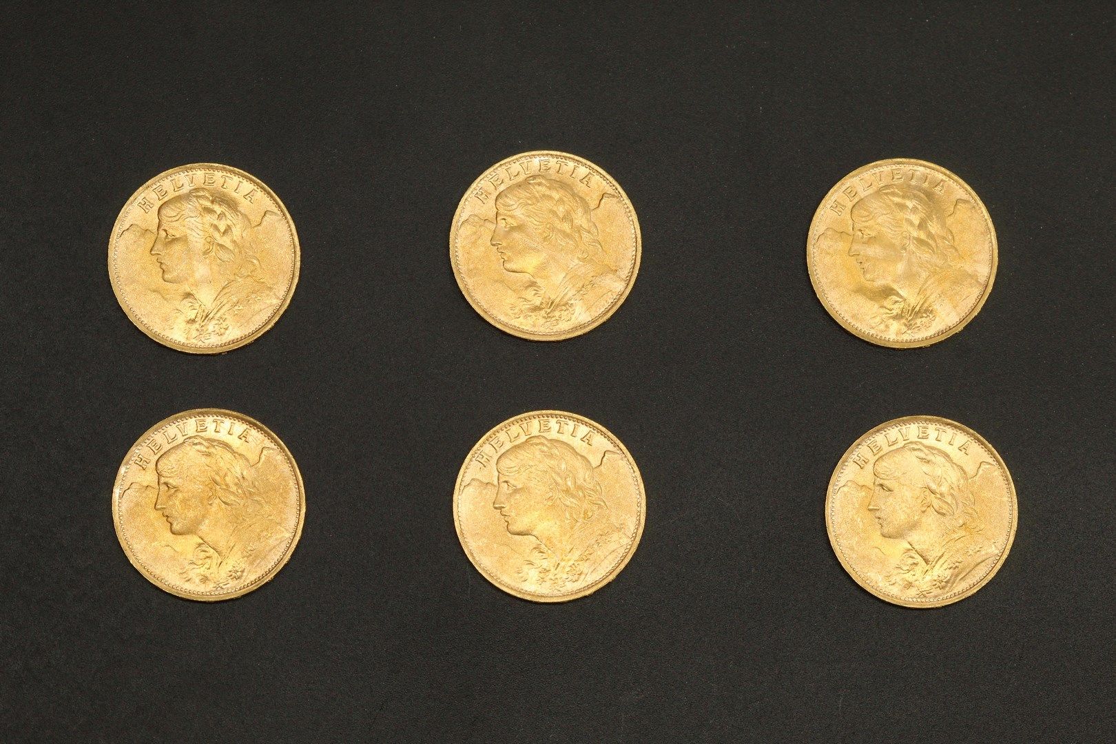Null Six pièces en or de 20 francs suisses Vreneli.

1935 B (x6).



Poids : 38.&hellip;