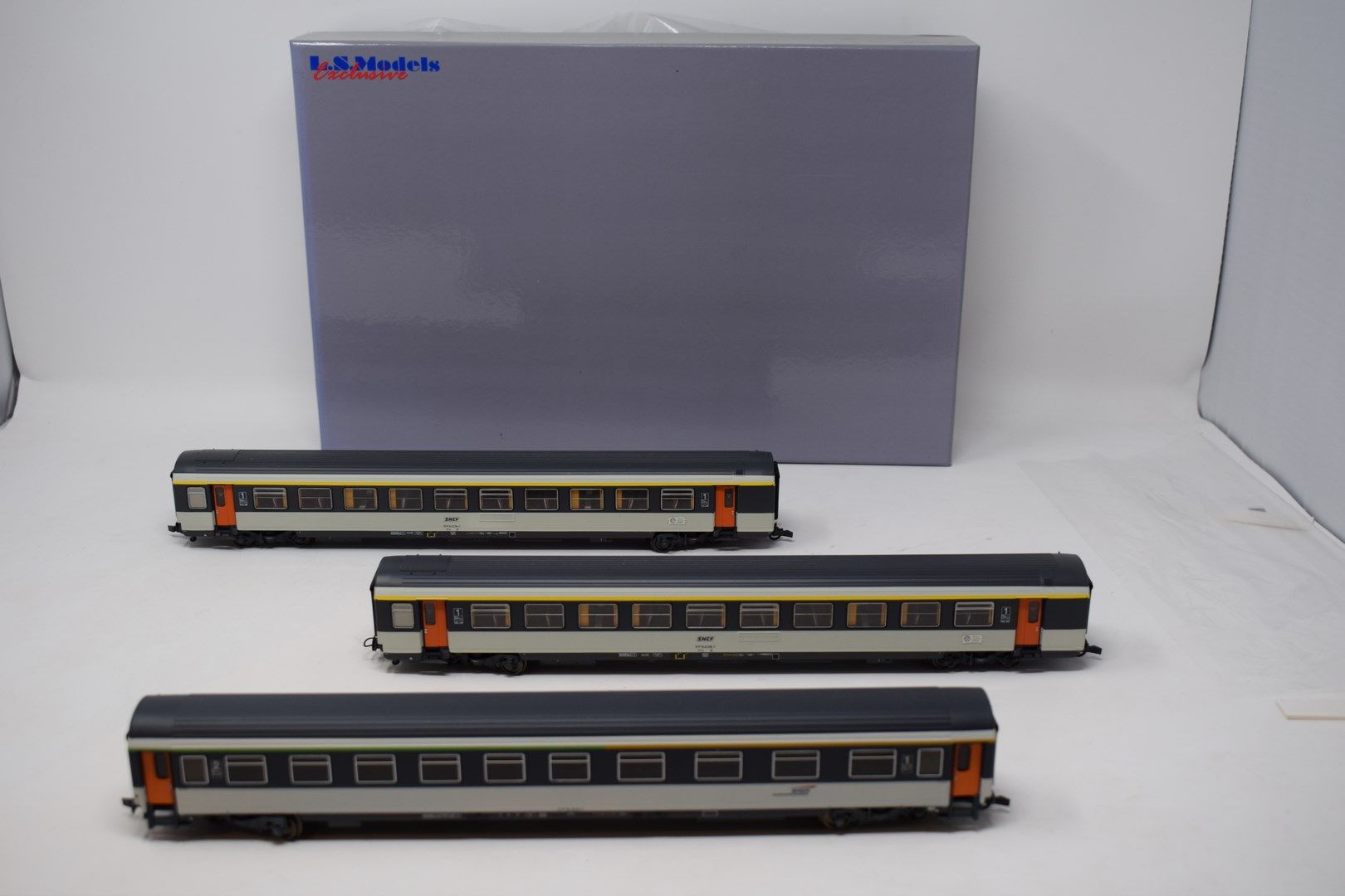 Null LS MODELS : Set of 3 CORAIL cars, set n° 1, réf. 40134 - CORAIL restaurant &hellip;