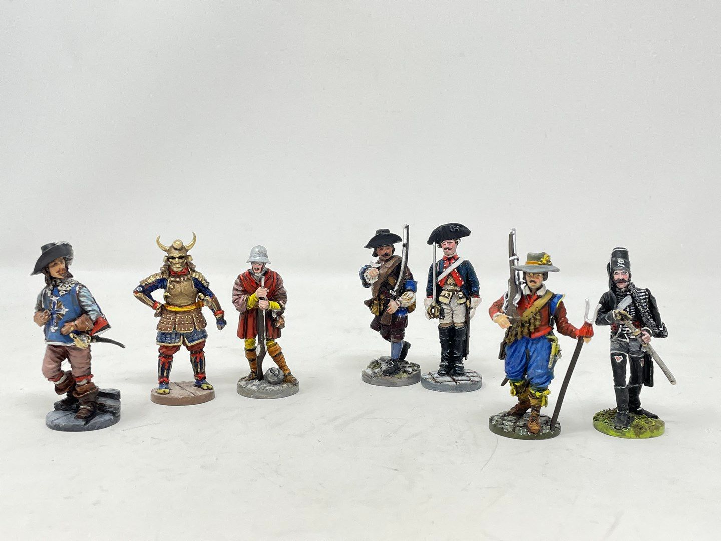 Null Various modern pewter figures : 16th to 20th century with Musketeers - Samu&hellip;