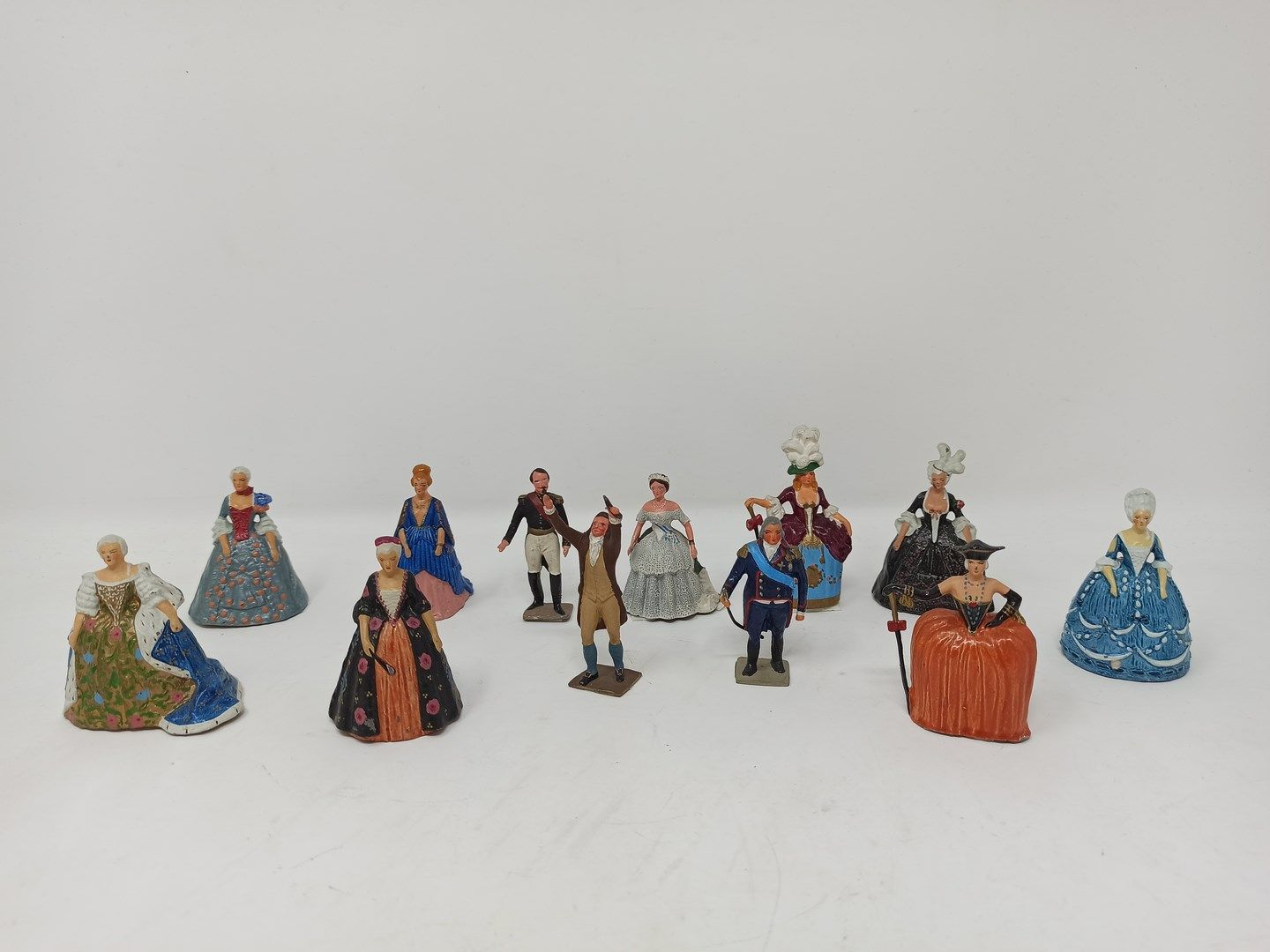 Null Gustave VERTUNNI et DUMESNIL : Douze figurines de l'histoire de France dont&hellip;