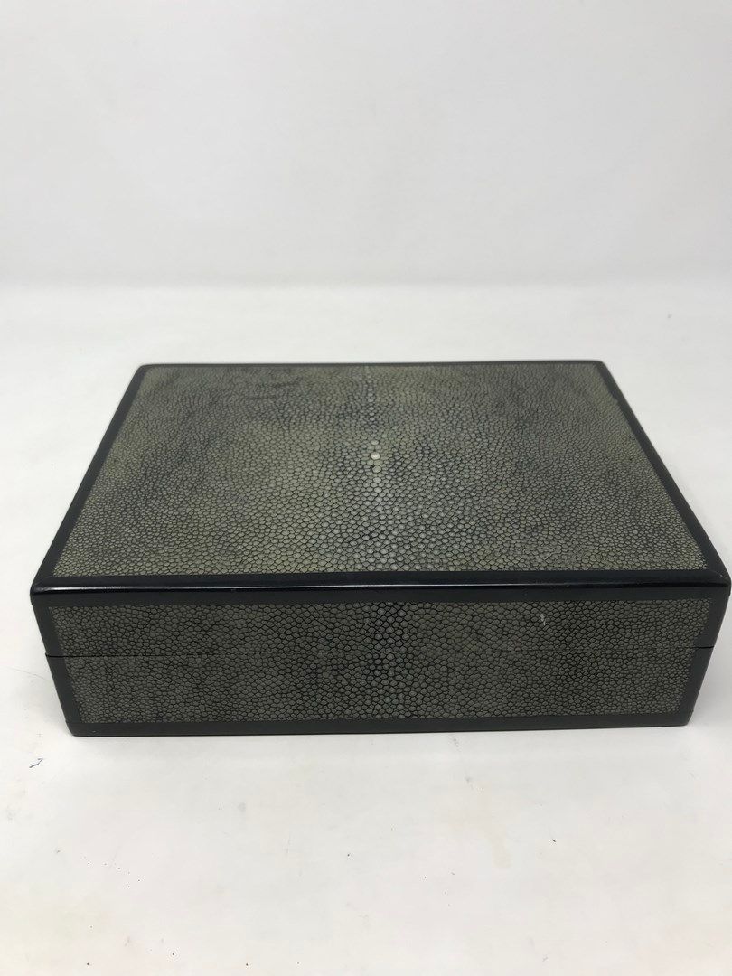 Null Wooden box covered with green tinted shagreen and bordered with blackened w&hellip;