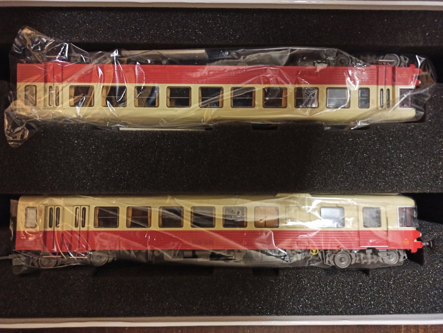 Null LS MODELS: EAD X 4300 - XR 8300 Panorama Railcar with Trailer, item nos. 10&hellip;