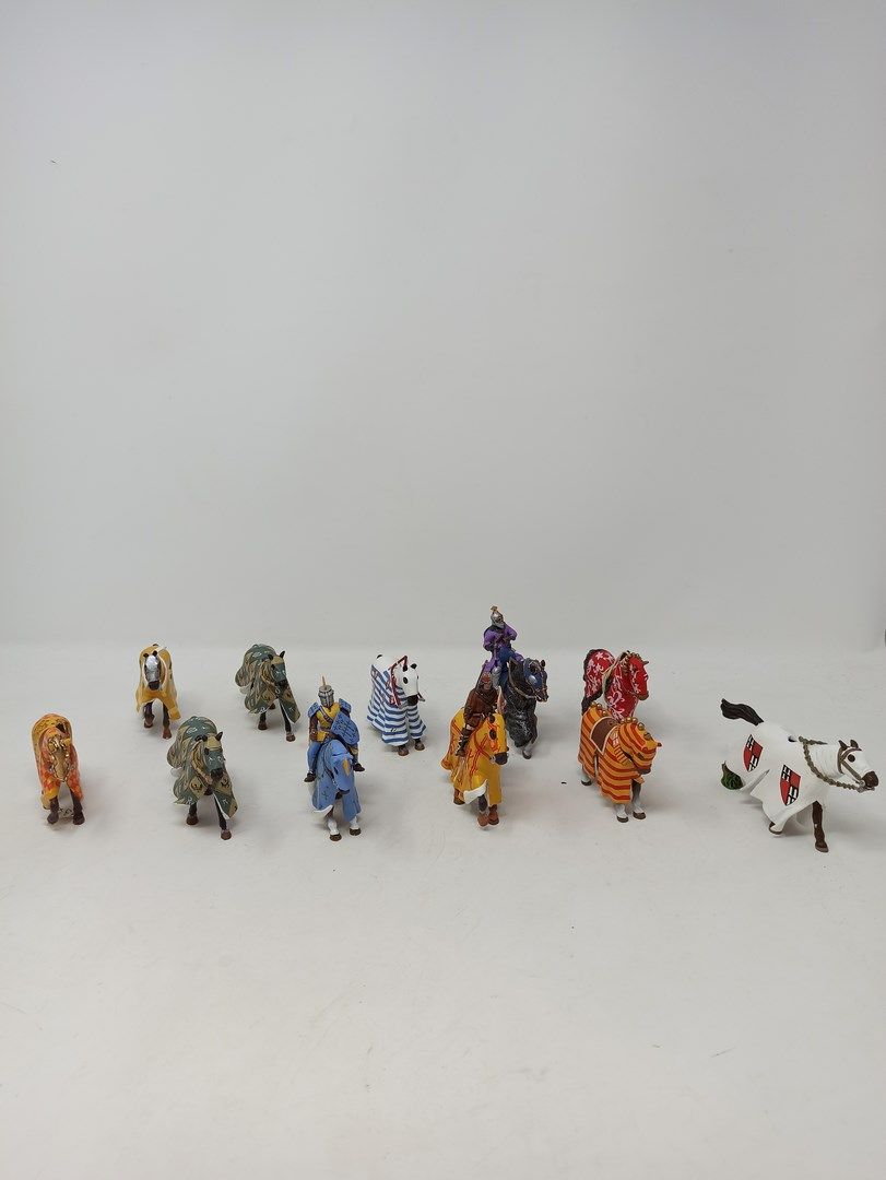 Null Figurines modernes avec Chevaliers de Tournois - Cavaliers du Moyen-âge.