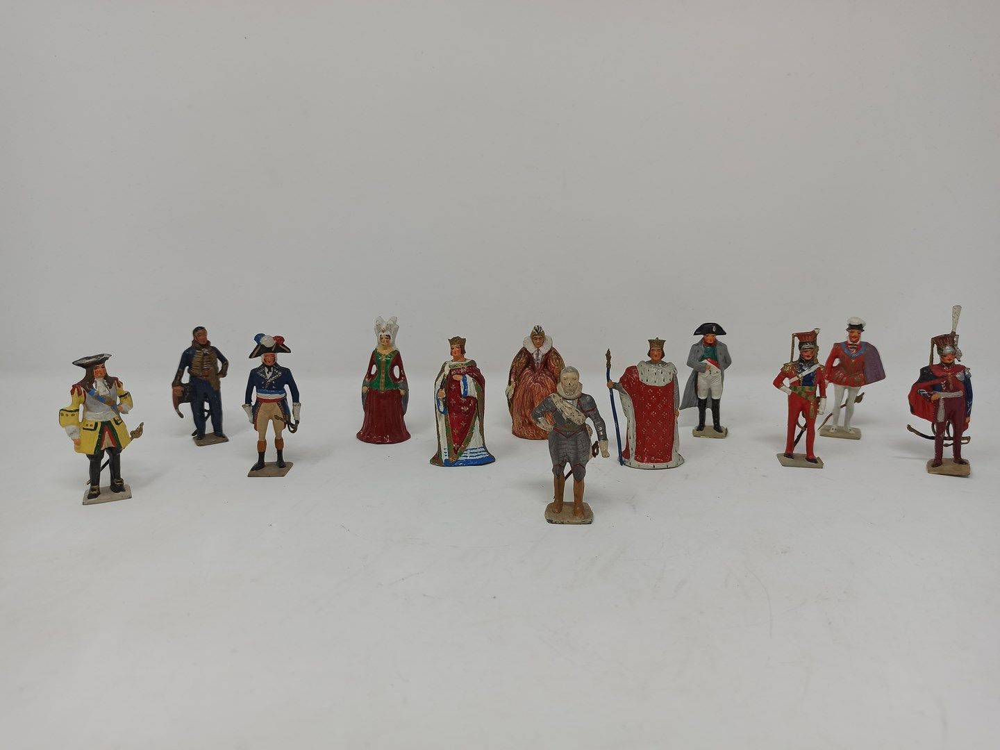 Null Gustave VERTUNNI : Twelve figurines from the history of France including Co&hellip;