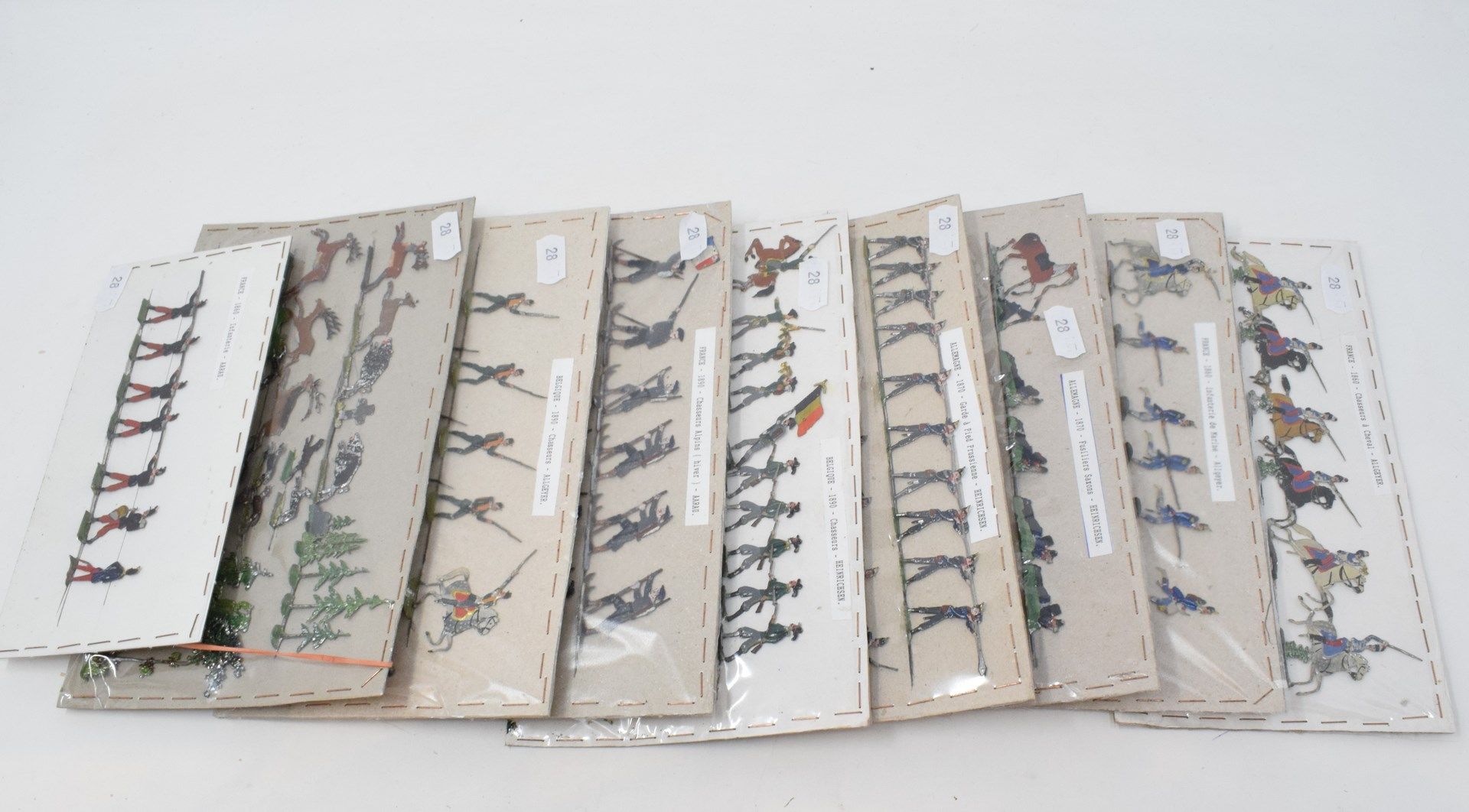 Null HEINRICHSEN - ALLGEYER：锡制盘子：20个带有野生动物的盘子--非洲场景--狩猎--阿尔卑斯山猎人--萨克森燧发枪手--1860年&hellip;